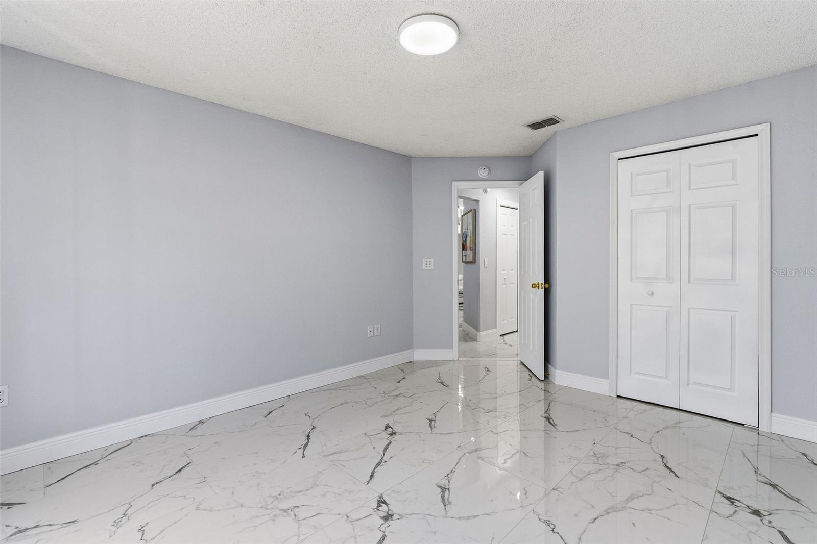 Image 19 of 28 For 8025 Ridgeglen Cir W