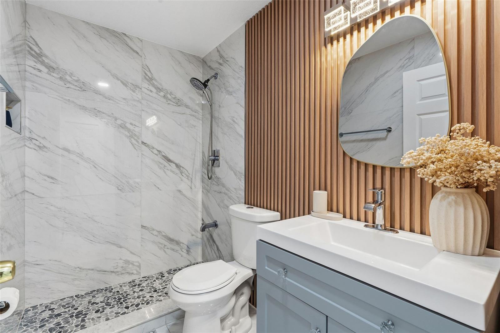 Image 21 of 28 For 8025 Ridgeglen Cir W