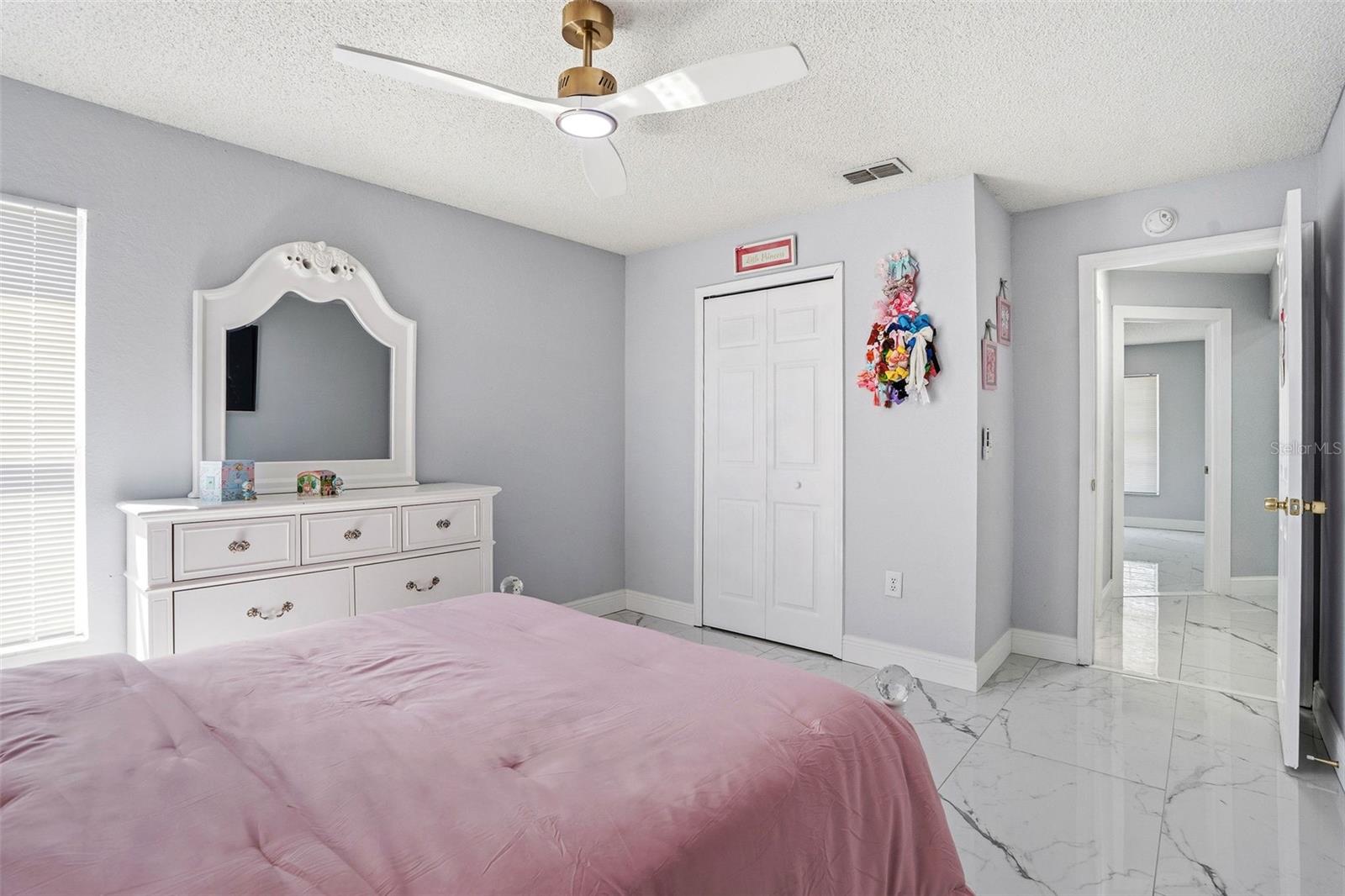 Image 23 of 28 For 8025 Ridgeglen Cir W