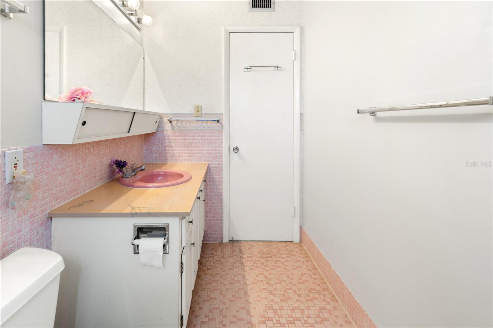 Image 12 of 23 For 1700 6th Street Nw C2