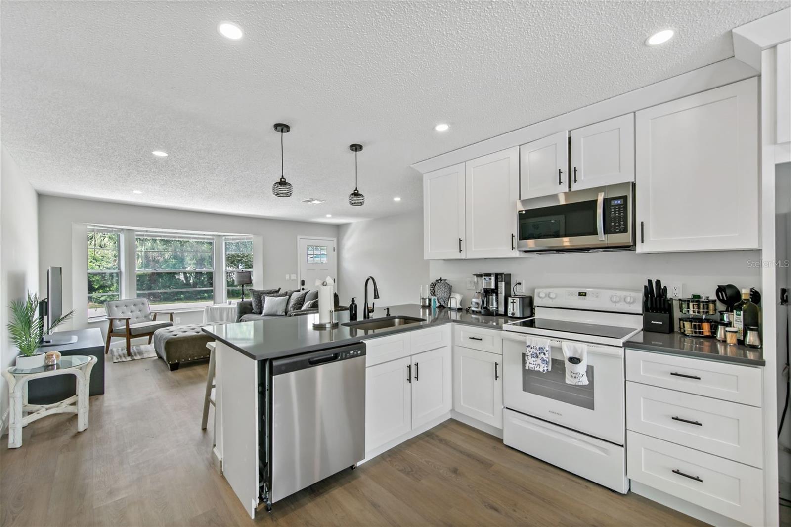 Image 4 of 21 For 7113 Regina Drive