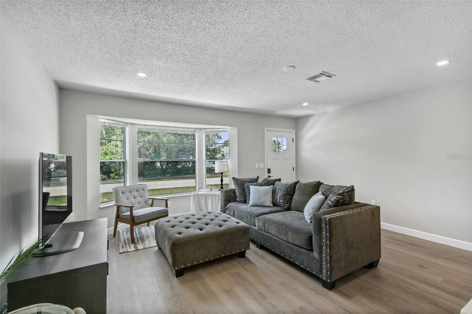 Image 5 of 21 For 7113 Regina Drive