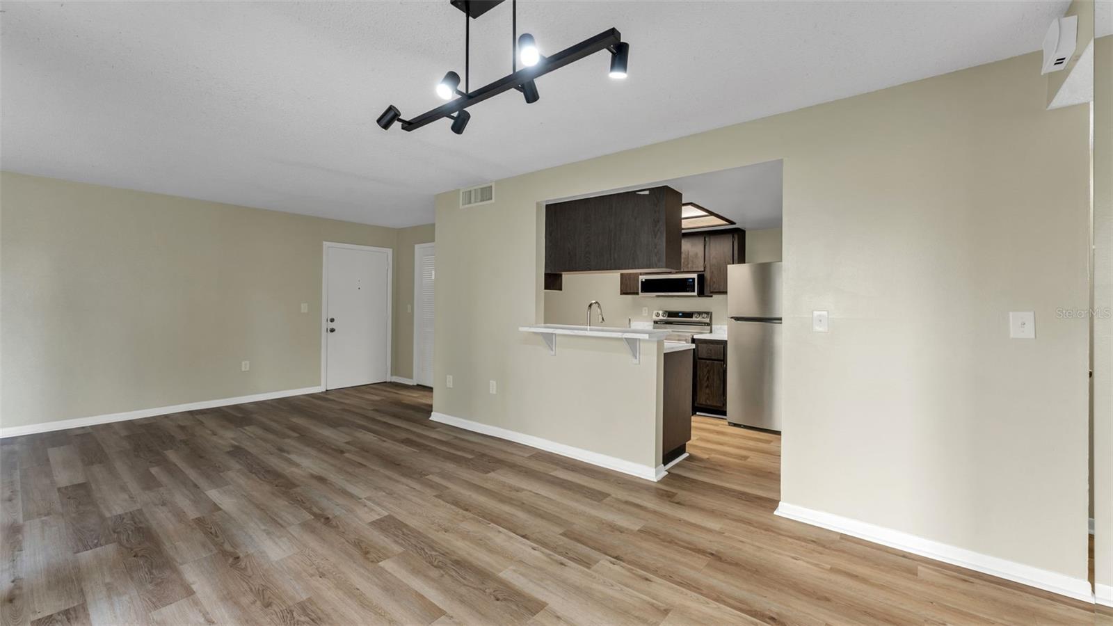 Image 10 of 39 For 2025 Sylvester Road N101