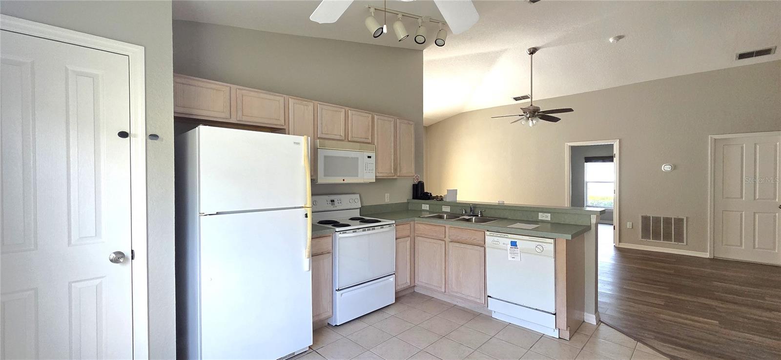 Image 7 of 30 For 528 Reserve Drive