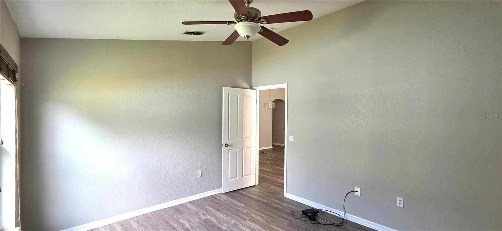 Image 9 of 30 For 528 Reserve Drive