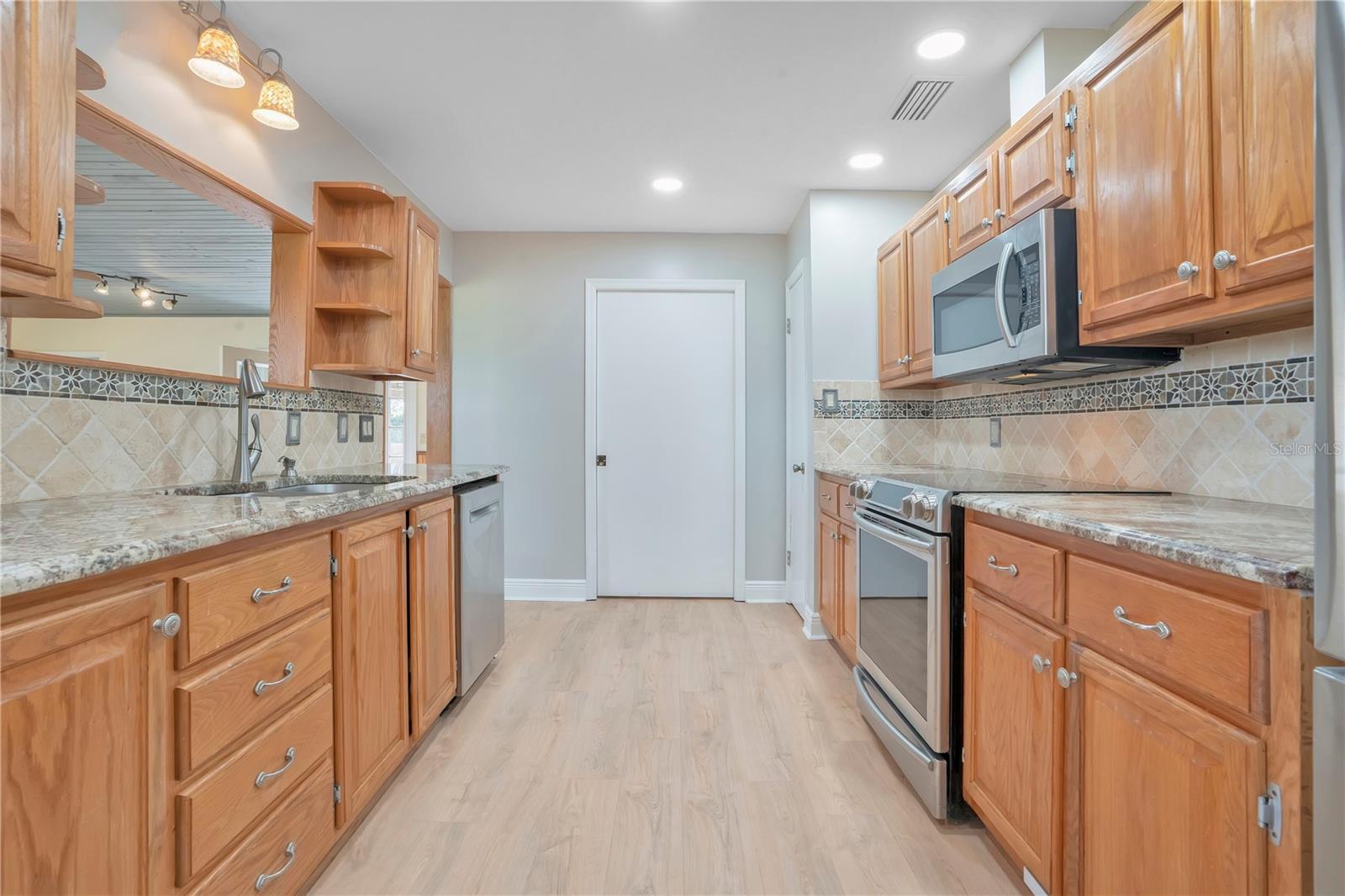 Image 13 of 81 For 1401 Buell Court