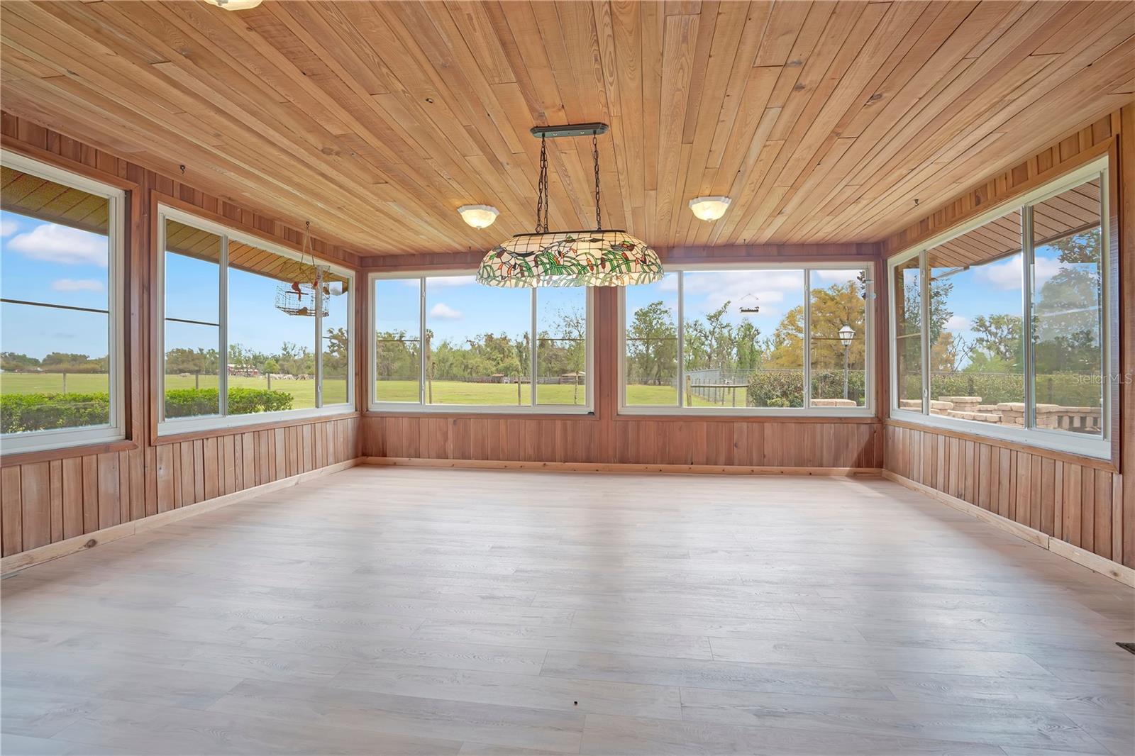 Image 21 of 81 For 1401 Buell Court