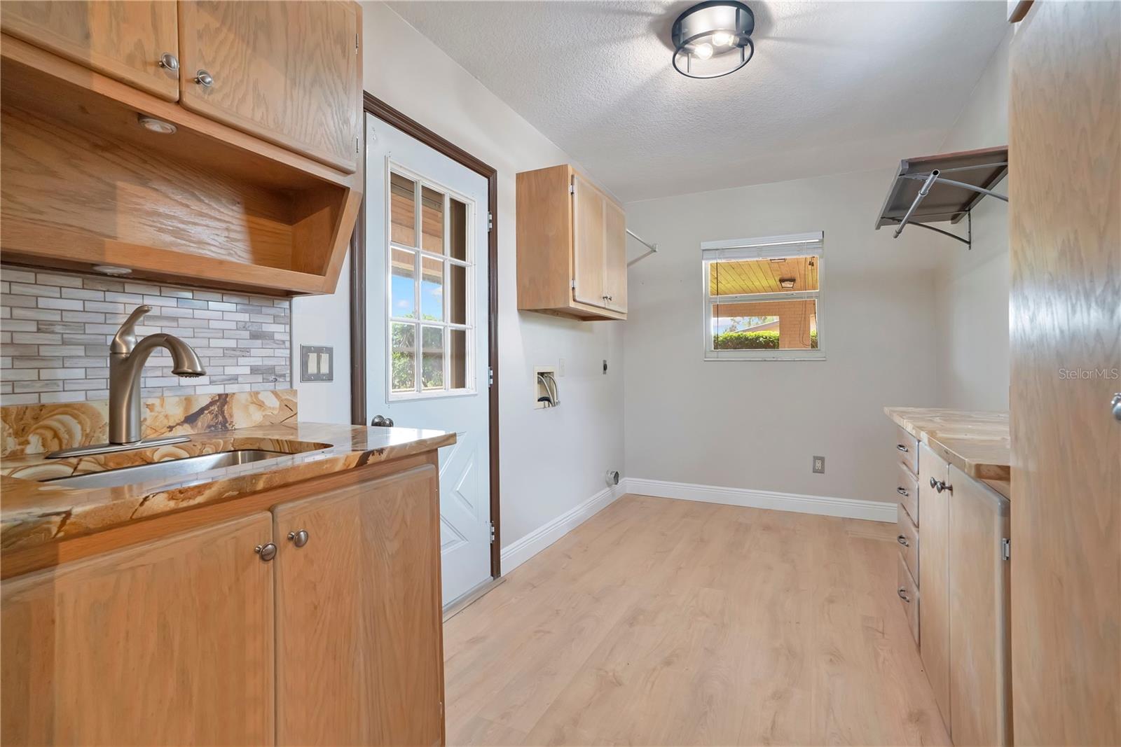 Image 24 of 81 For 1401 Buell Court