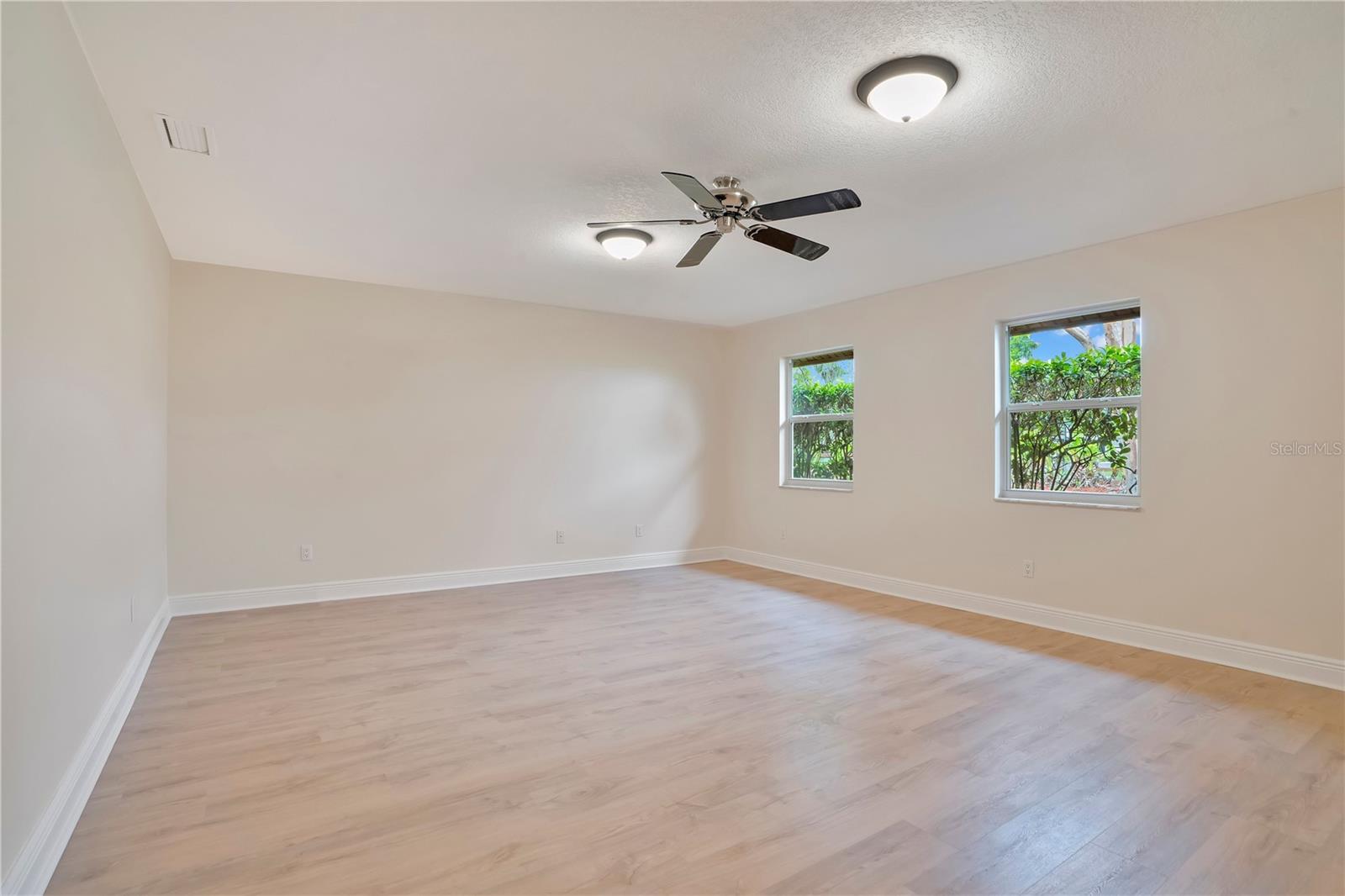 Image 35 of 81 For 1401 Buell Court