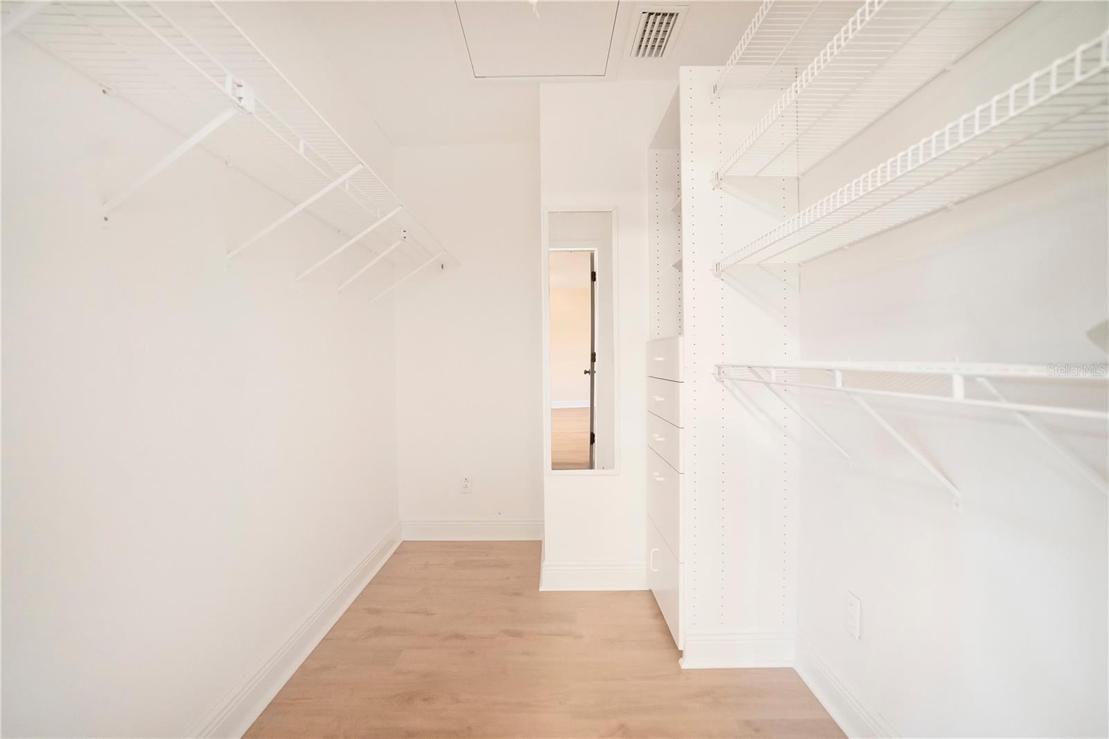 Image 36 of 81 For 1401 Buell Court