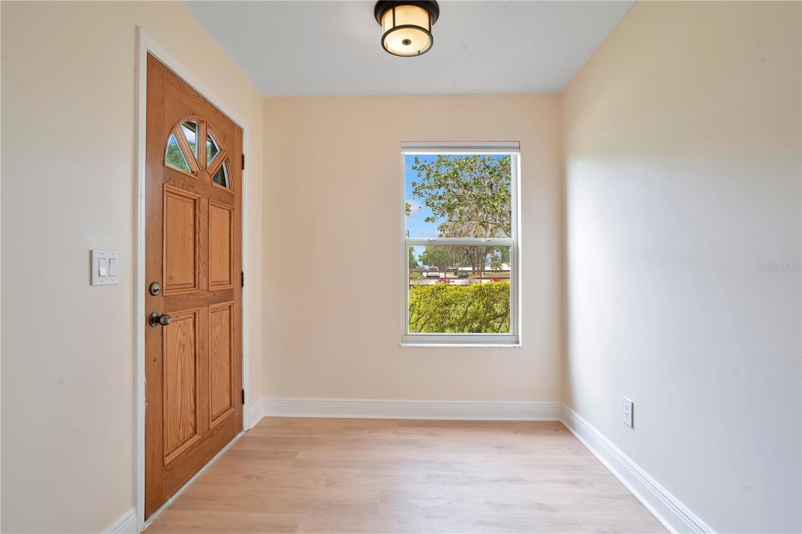 Image 5 of 81 For 1401 Buell Court