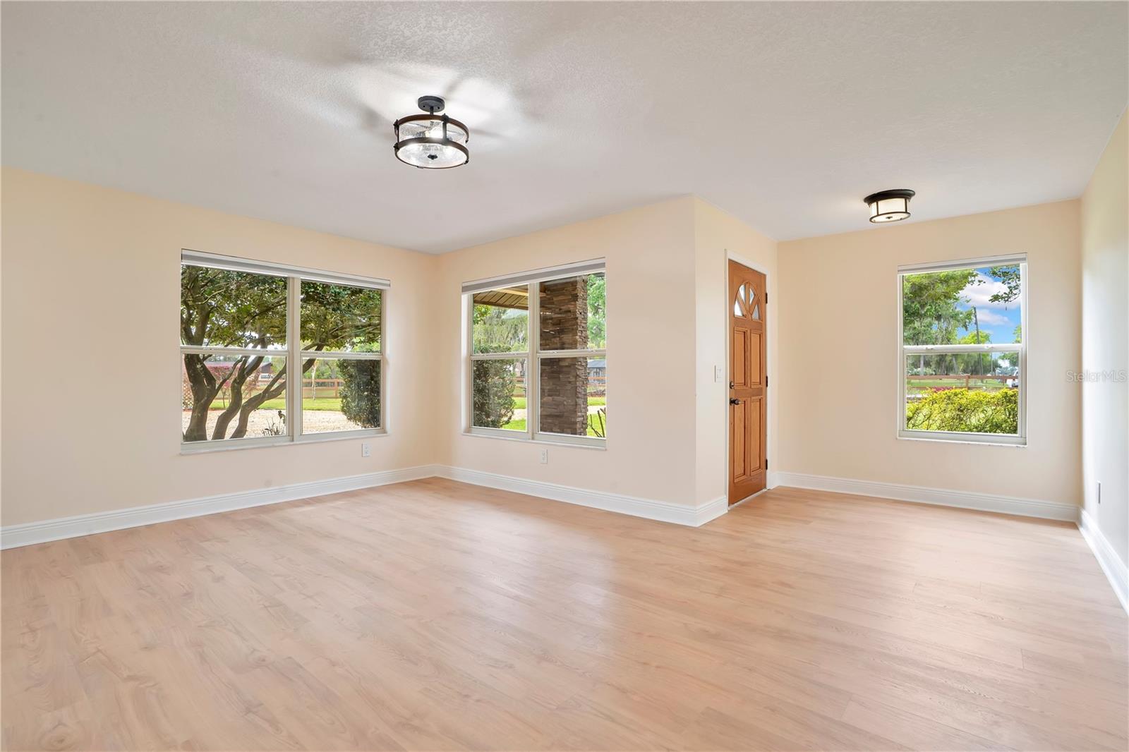 Image 6 of 81 For 1401 Buell Court