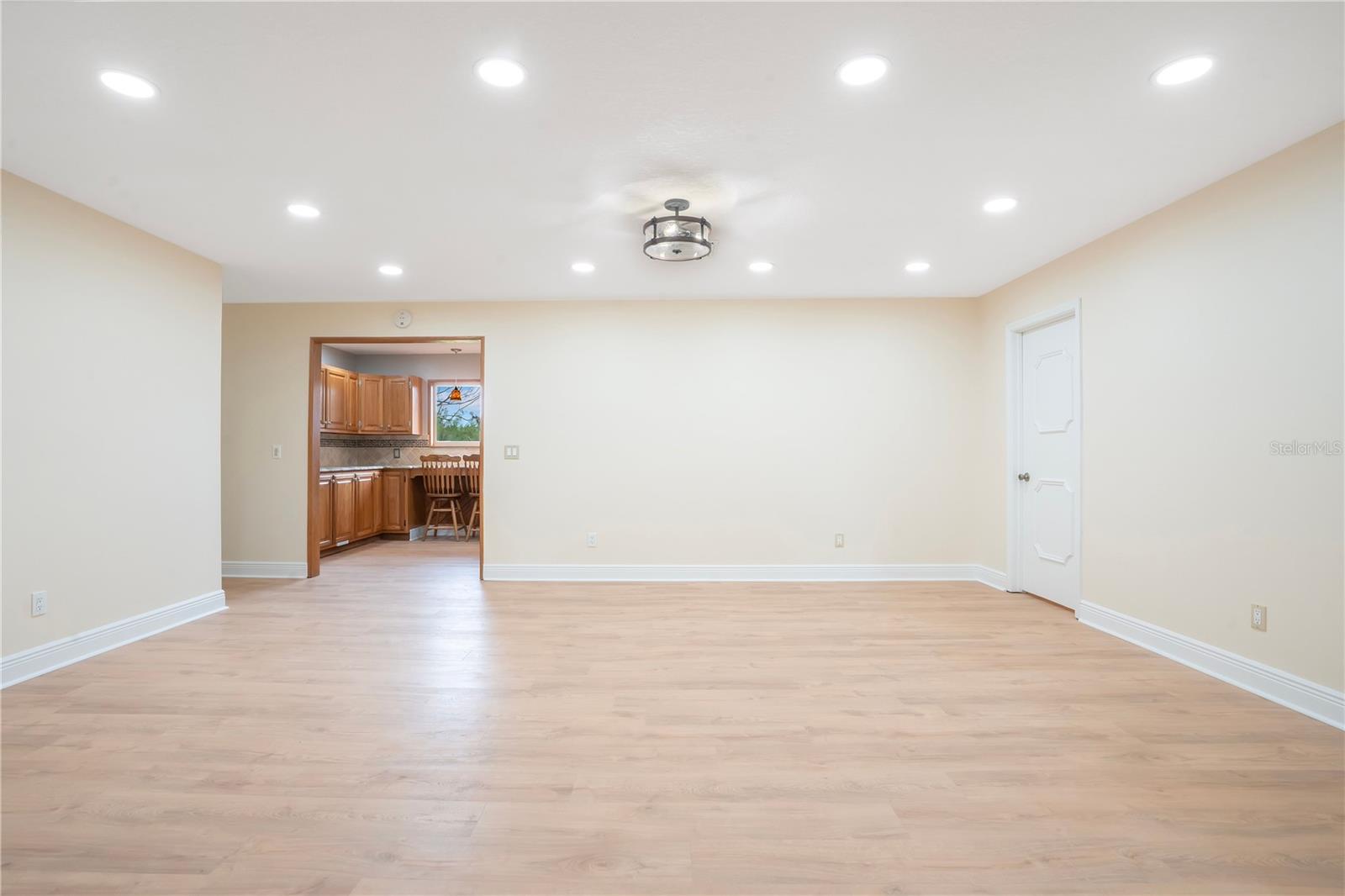 Image 7 of 81 For 1401 Buell Court