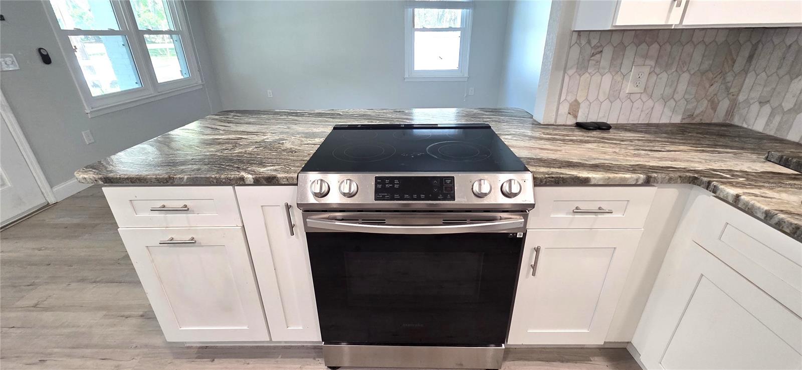 Image 11 of 44 For 132 James Street