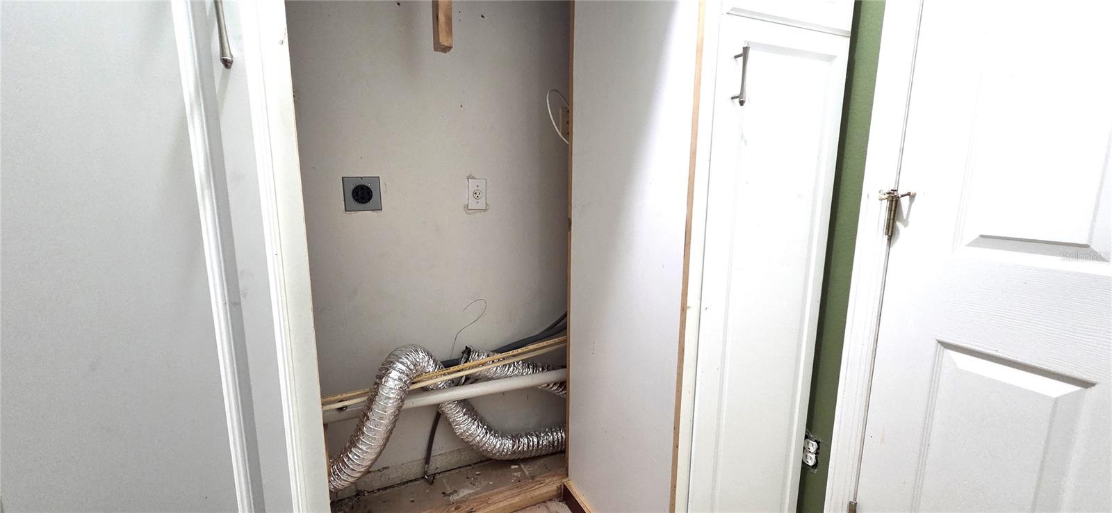 Image 28 of 33 For 4716 Little Denise Court