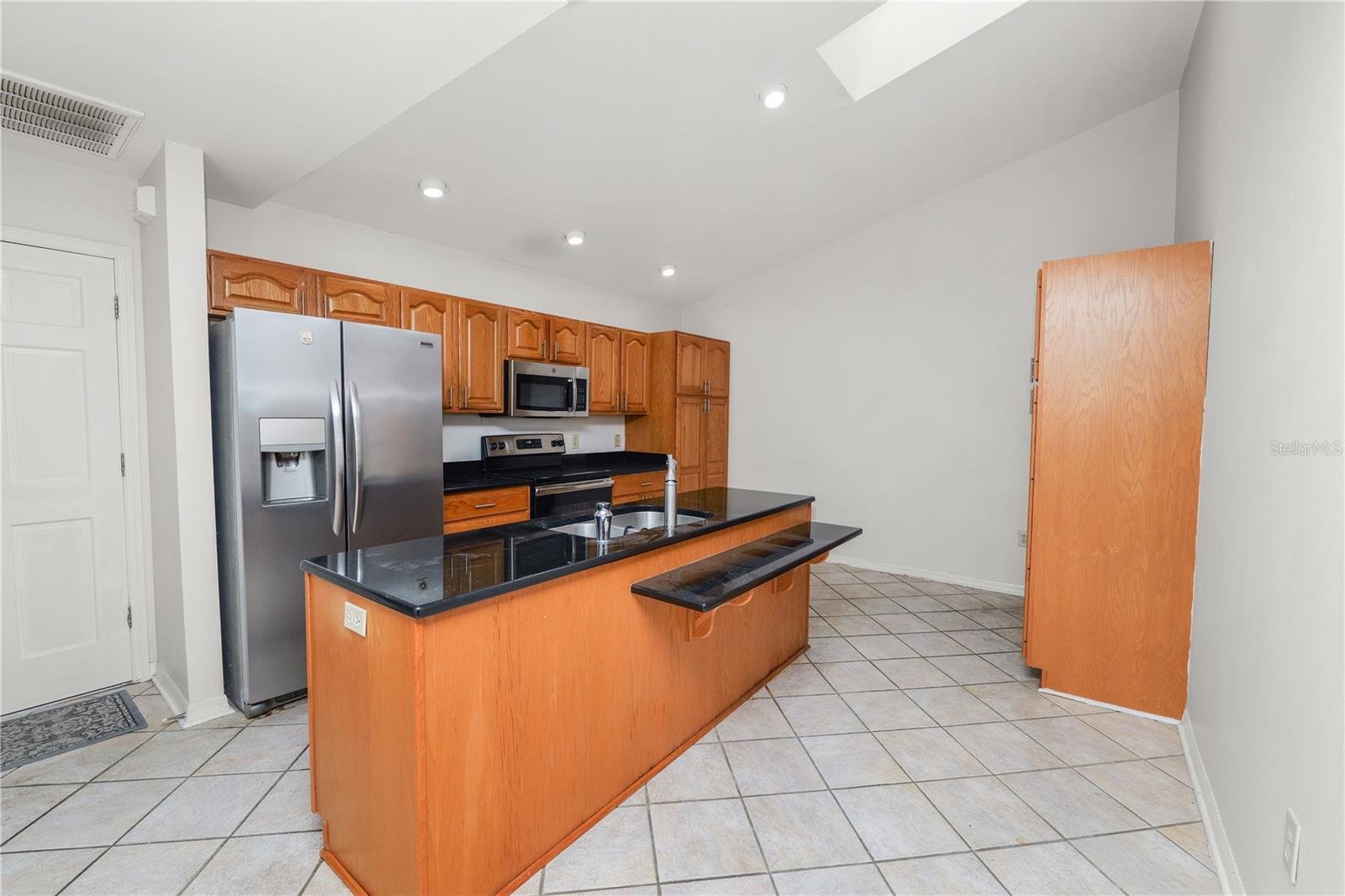 Image 14 of 19 For 3261 Stonewater Drive 37