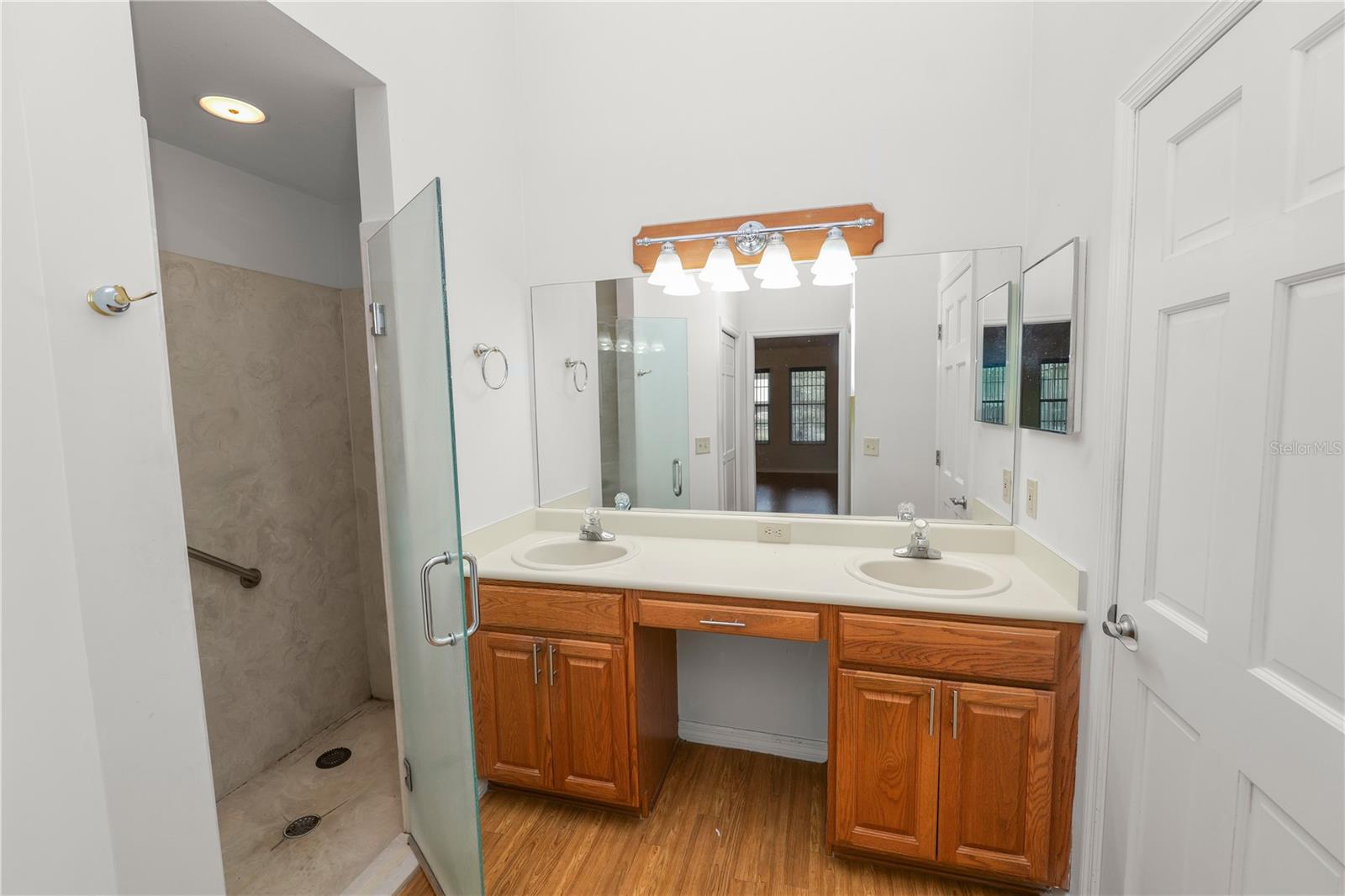 Image 8 of 19 For 3261 Stonewater Drive 37