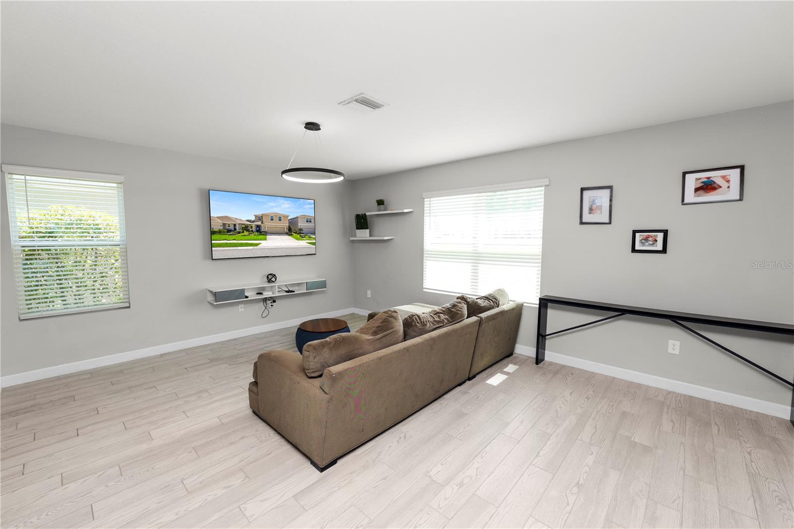 Image 5 of 62 For 3231 Hilltop Circle