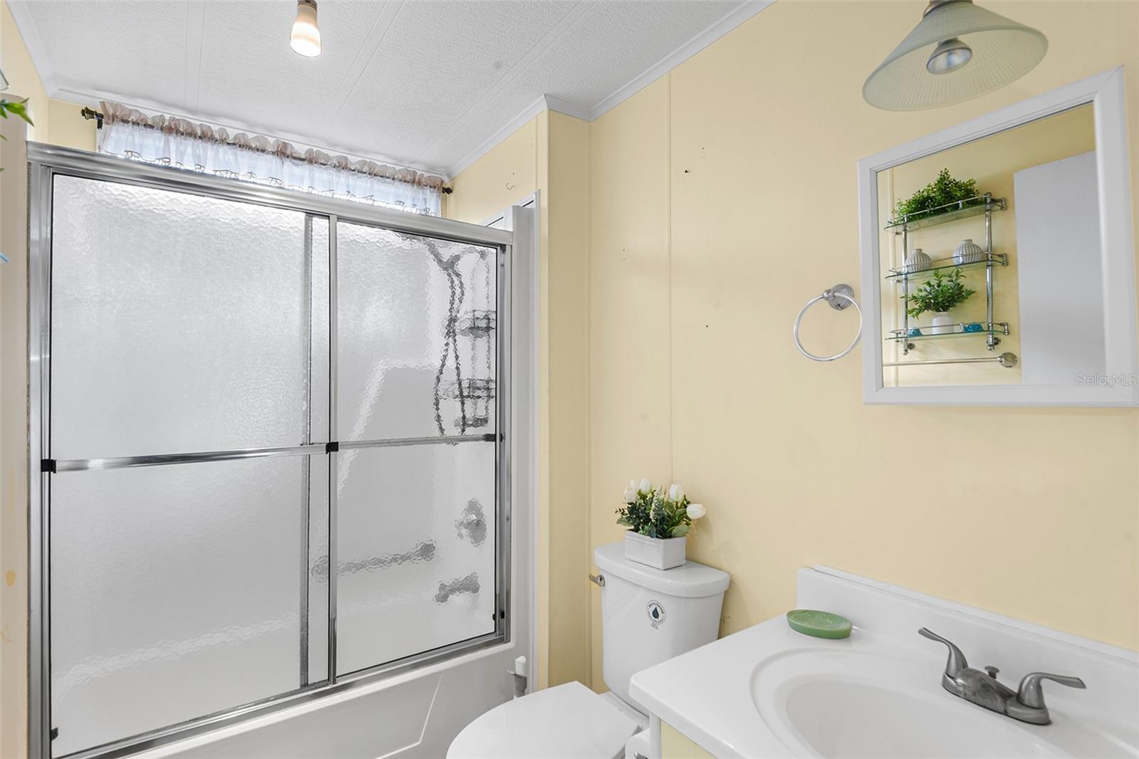 Image 16 of 38 For 914 Pine Ridge Drive