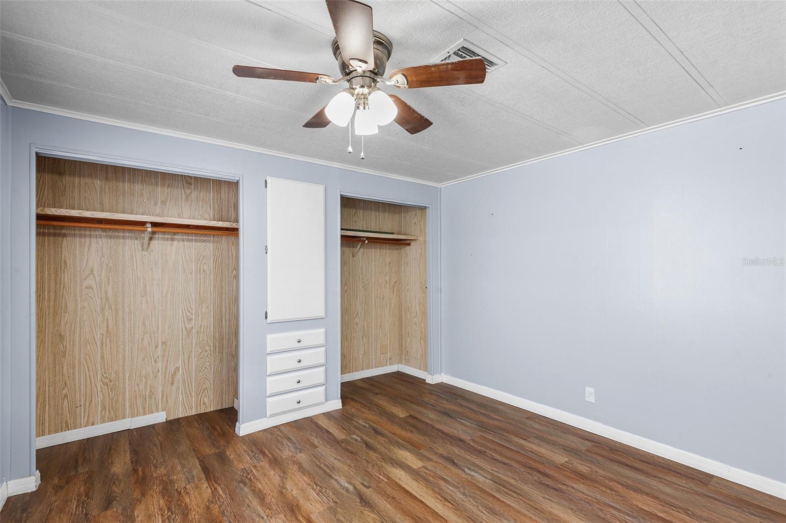 Image 18 of 38 For 914 Pine Ridge Drive