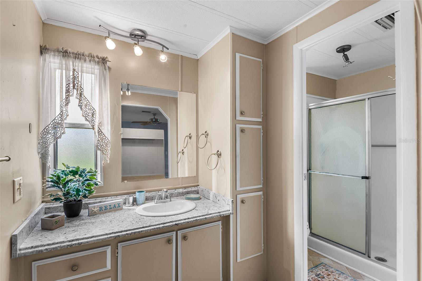 Image 27 of 38 For 914 Pine Ridge Drive