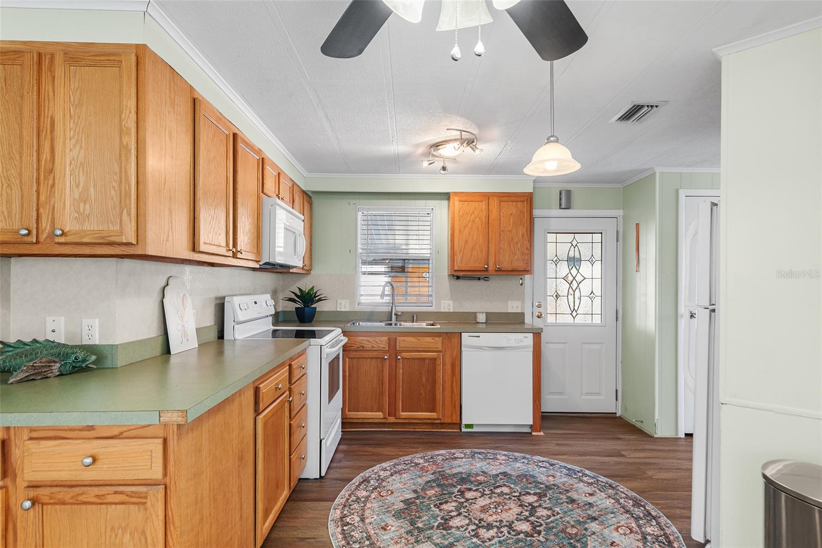 Image 6 of 38 For 914 Pine Ridge Drive