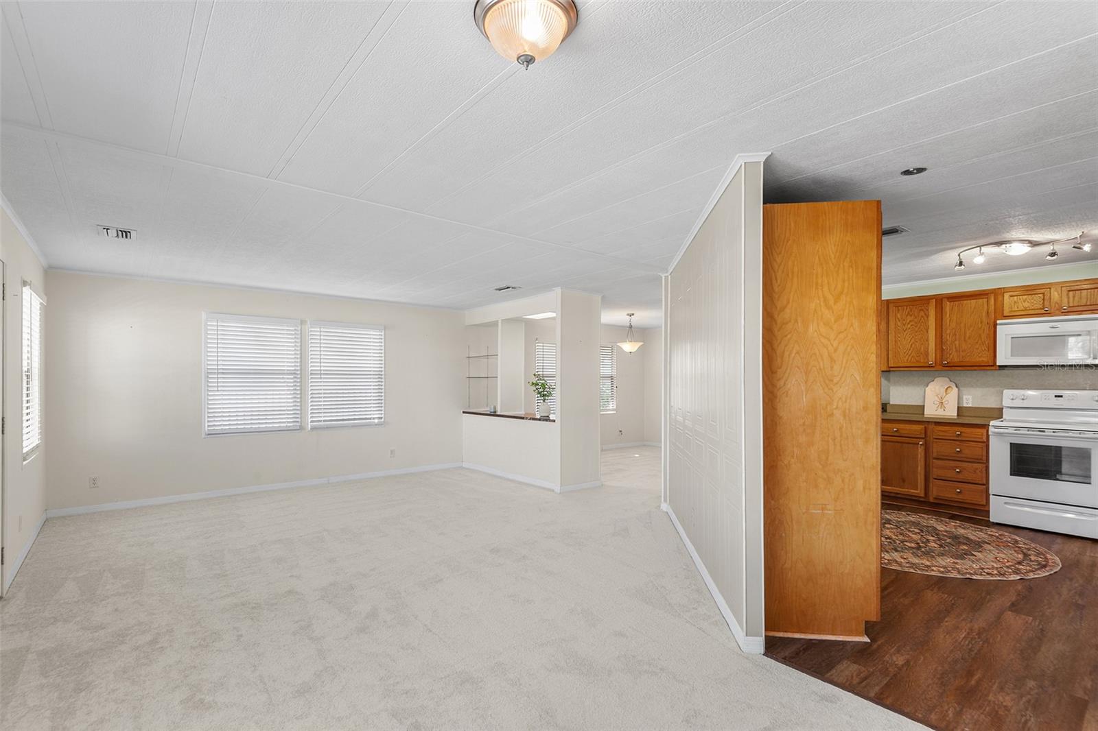 Image 7 of 38 For 914 Pine Ridge Drive