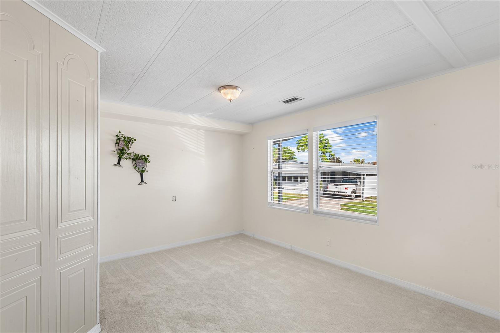 Image 8 of 38 For 914 Pine Ridge Drive