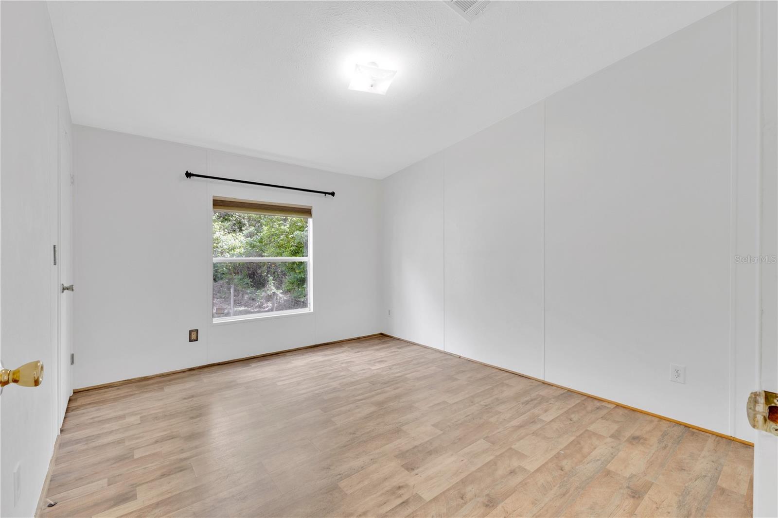 Image 16 of 39 For 6013 Halabrin Road