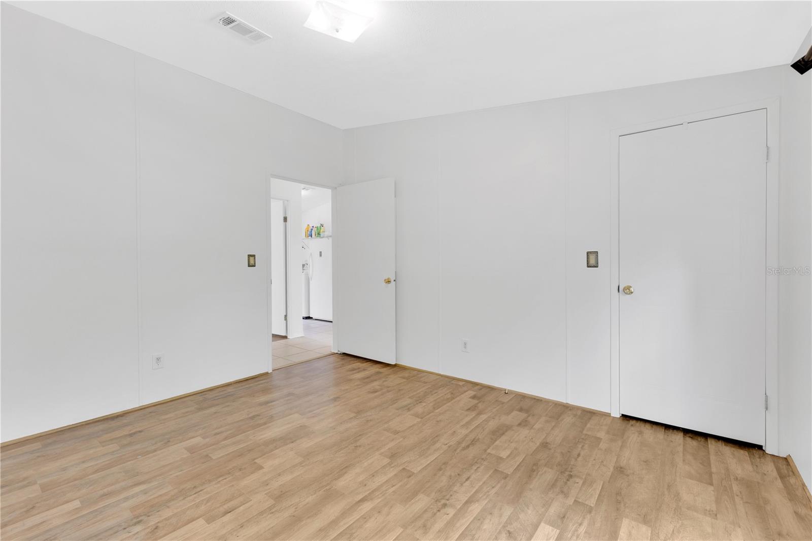 Image 18 of 39 For 6013 Halabrin Road