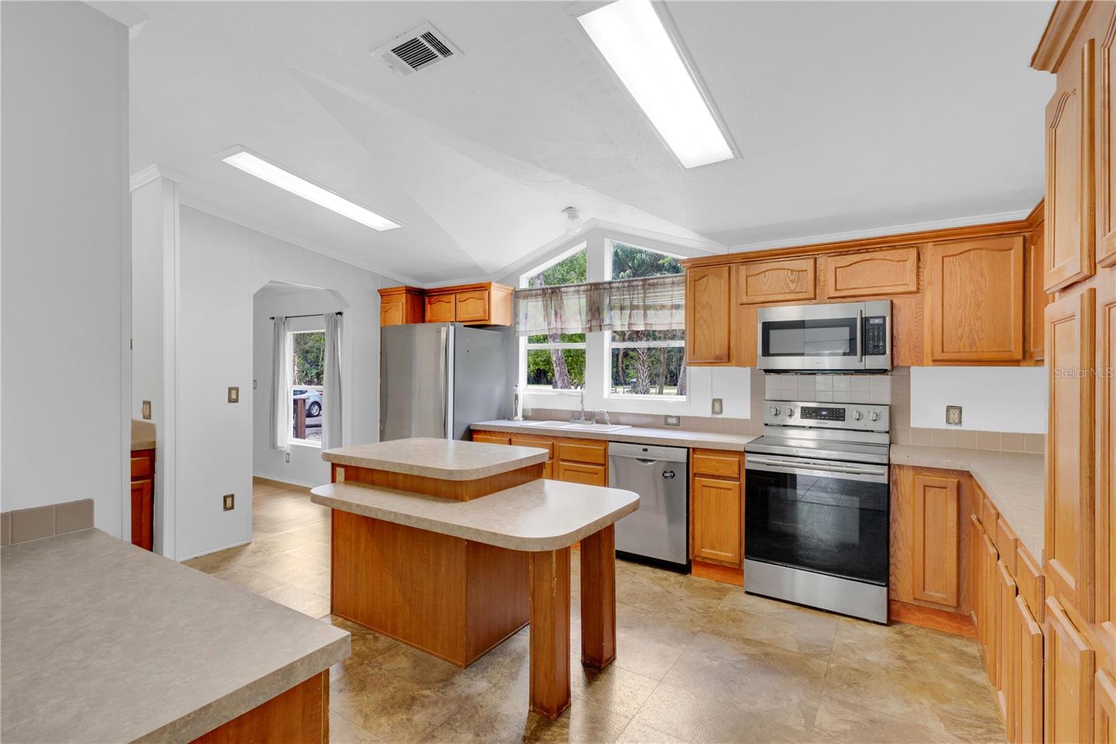 Image 7 of 39 For 6013 Halabrin Road