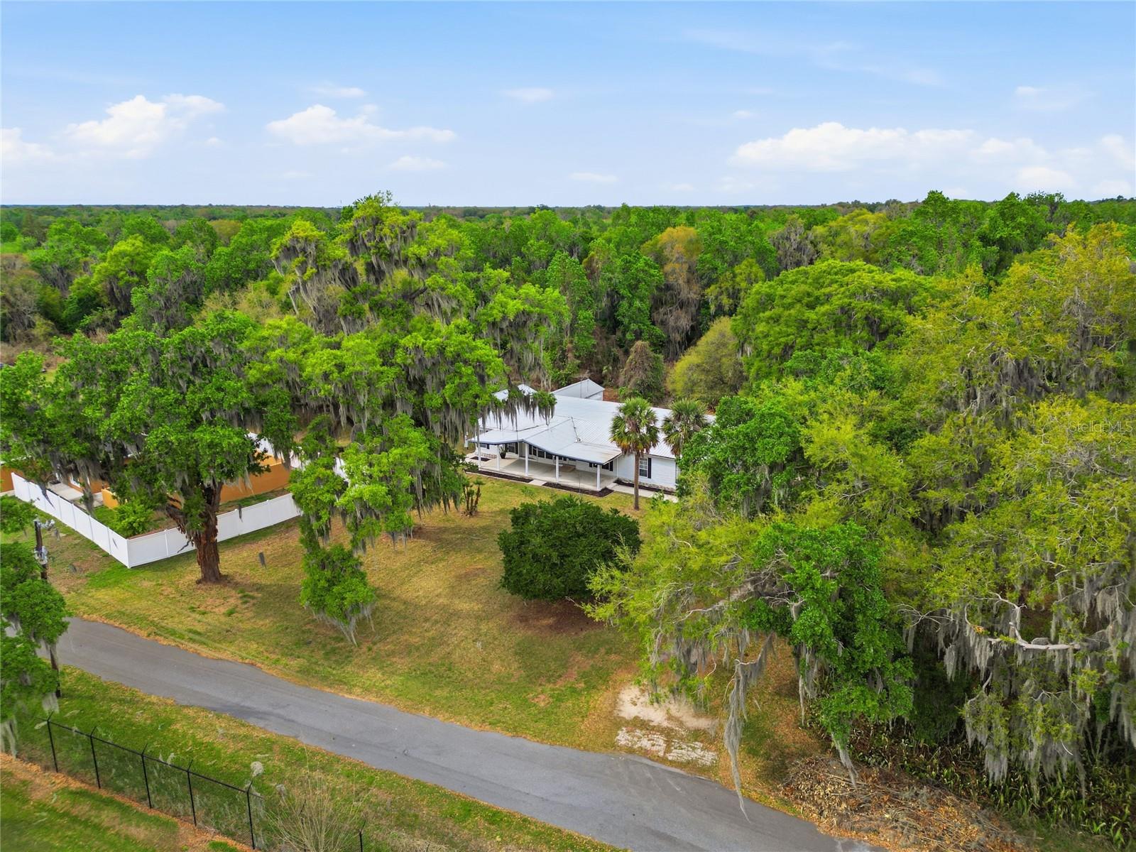 Image 2 of 70 For 1033 Oak Lane