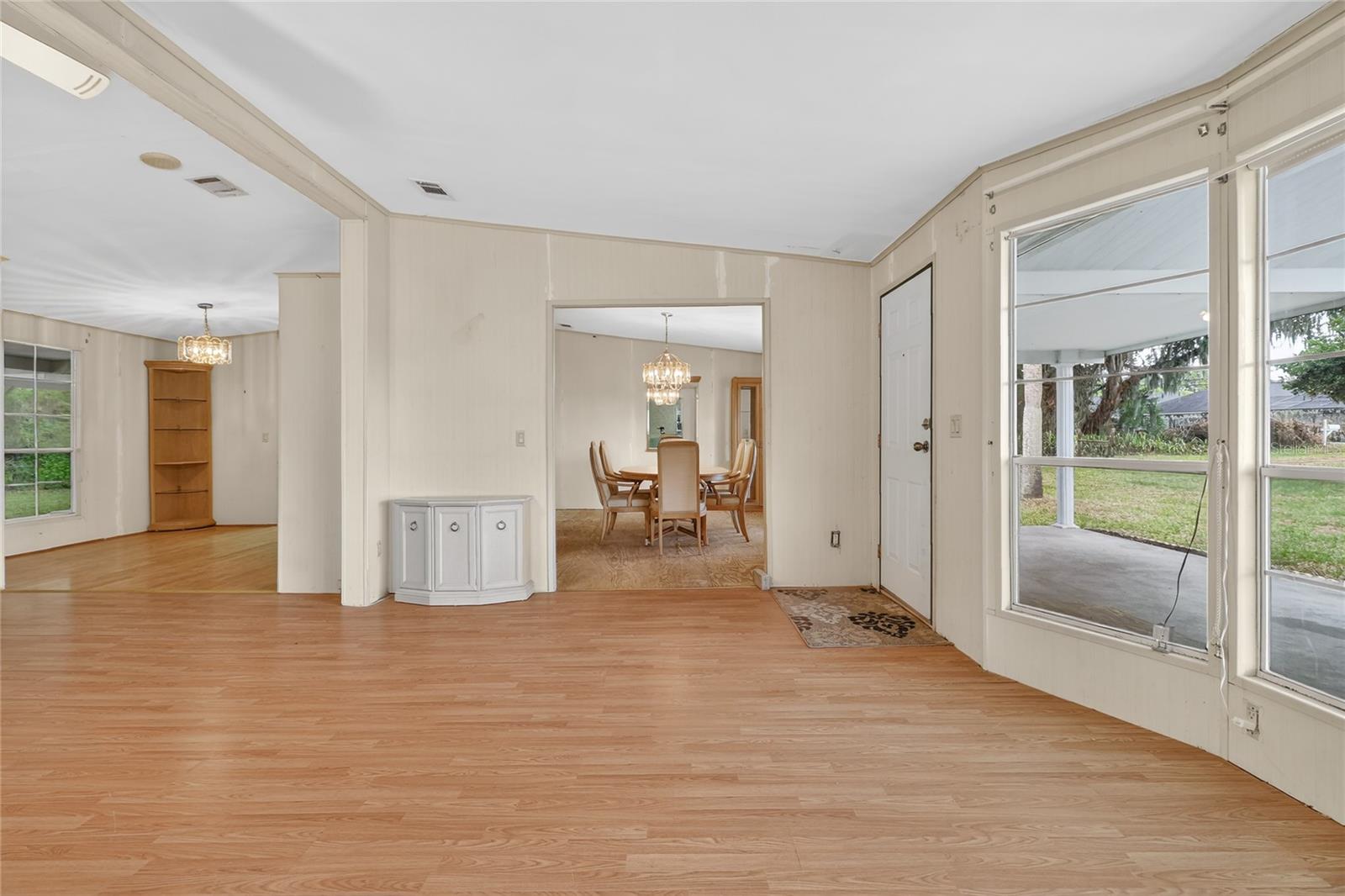 Image 21 of 70 For 1033 Oak Lane