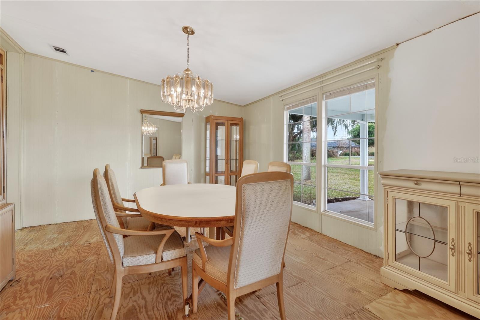 Image 22 of 70 For 1033 Oak Lane