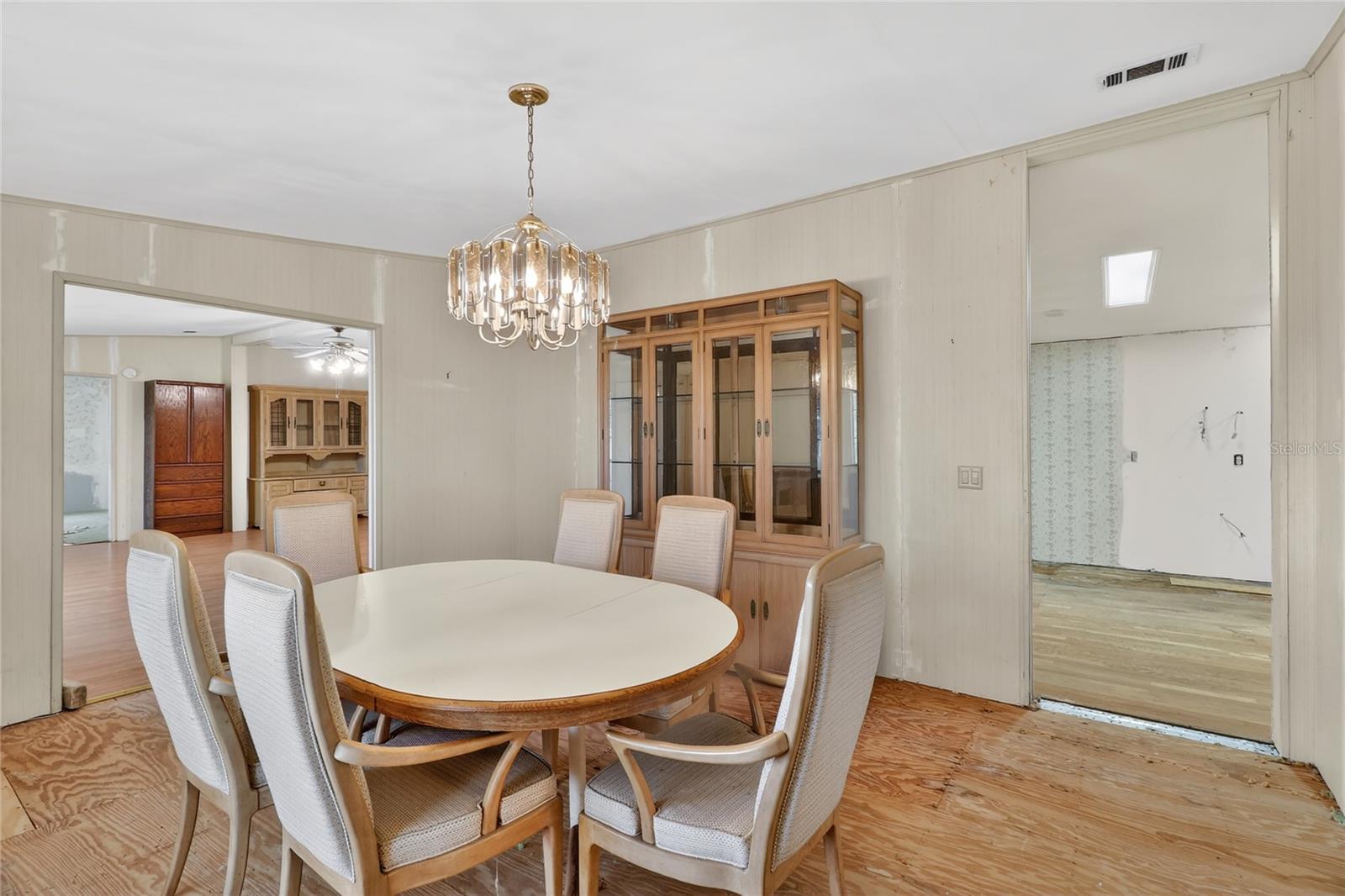 Image 23 of 70 For 1033 Oak Lane