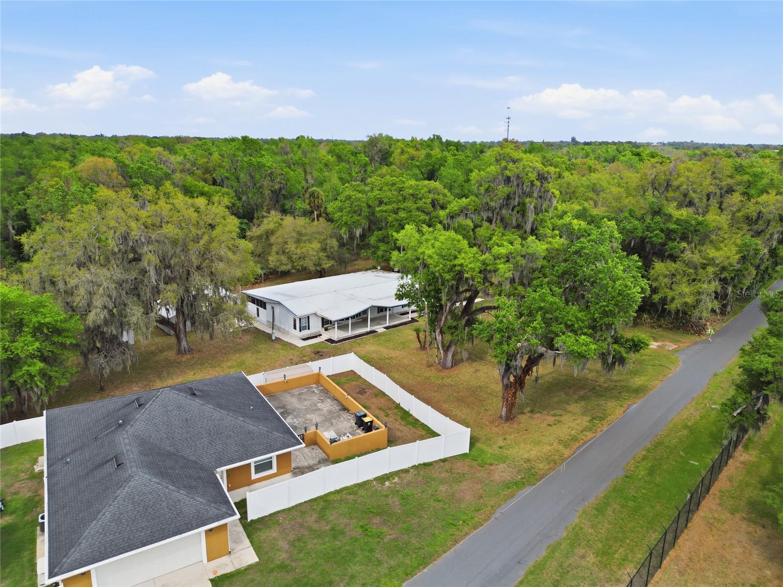 Image 3 of 70 For 1033 Oak Lane