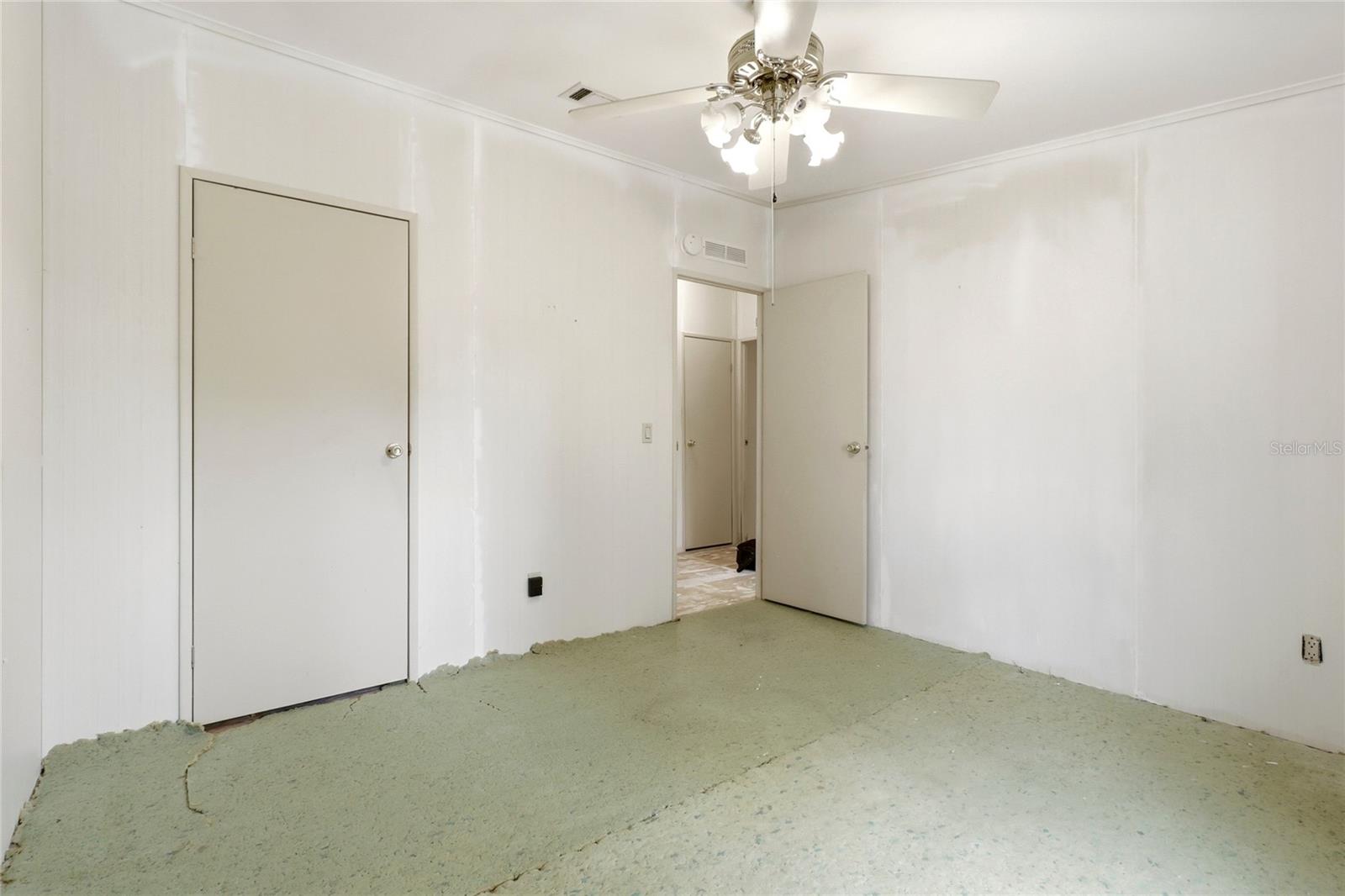 Image 41 of 70 For 1033 Oak Lane