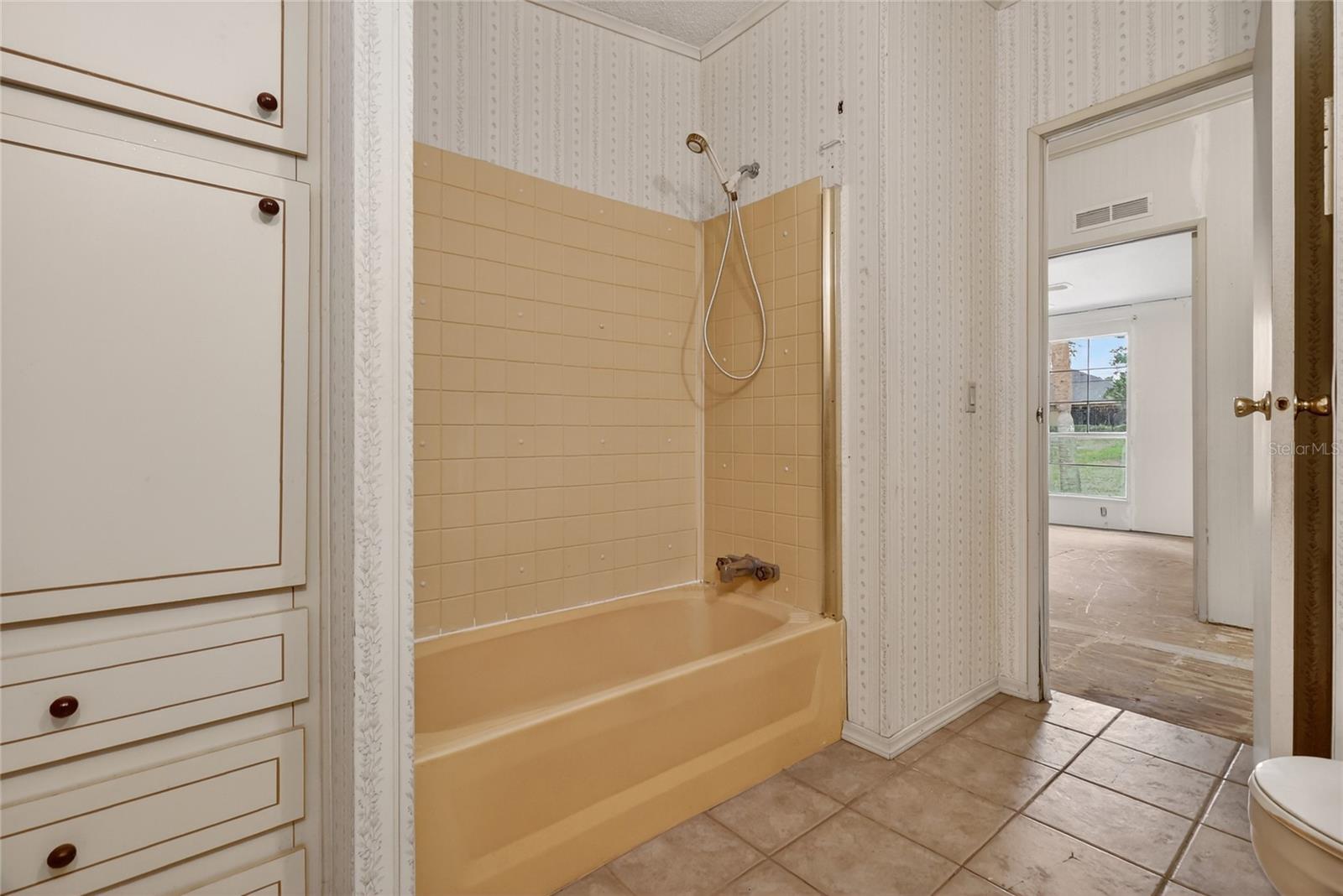 Image 43 of 70 For 1033 Oak Lane