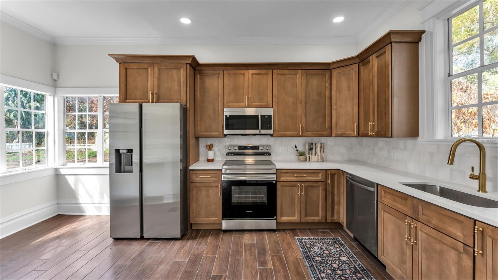 Image 16 of 47 For 535 Jackson Avenue