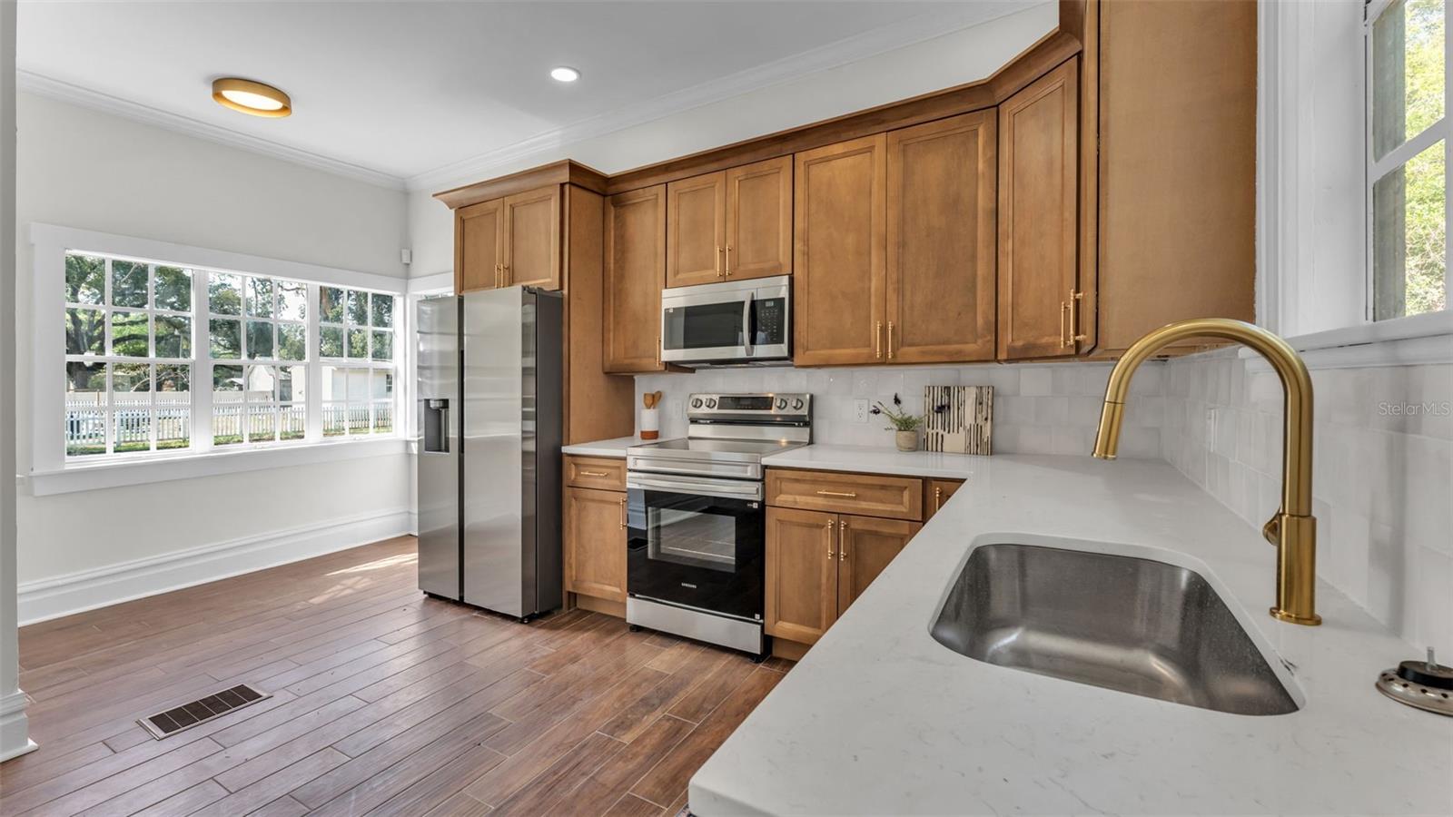 Image 17 of 47 For 535 Jackson Avenue