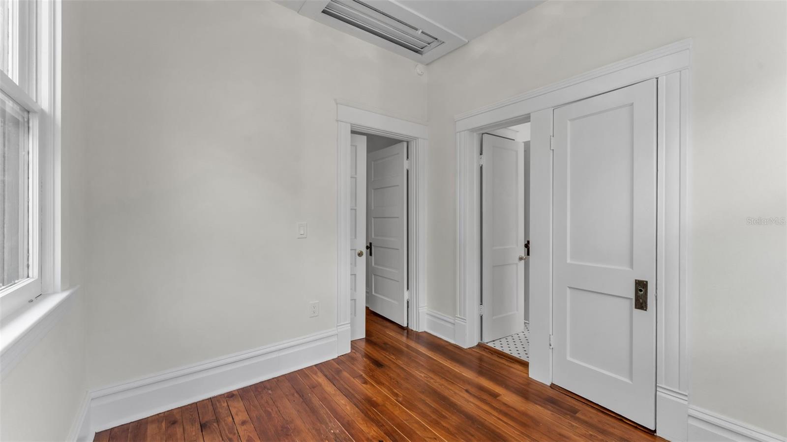 Image 29 of 47 For 535 Jackson Avenue