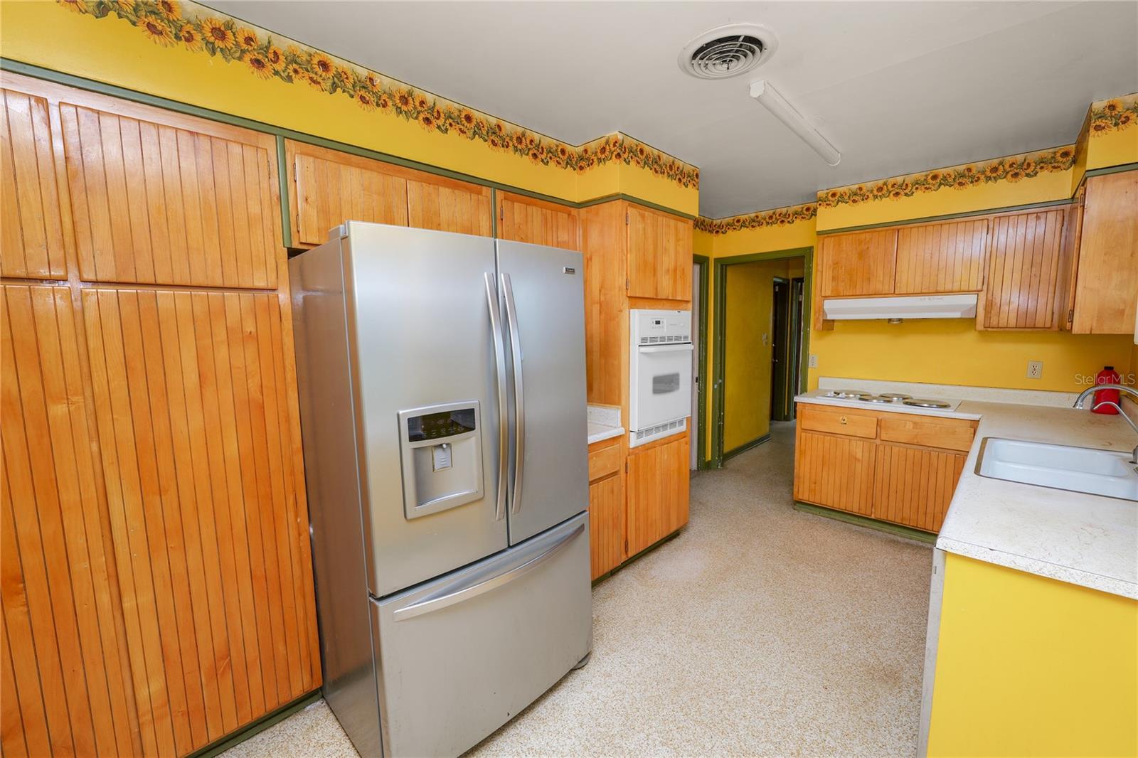 Image 17 of 52 For 800 Canfield Street