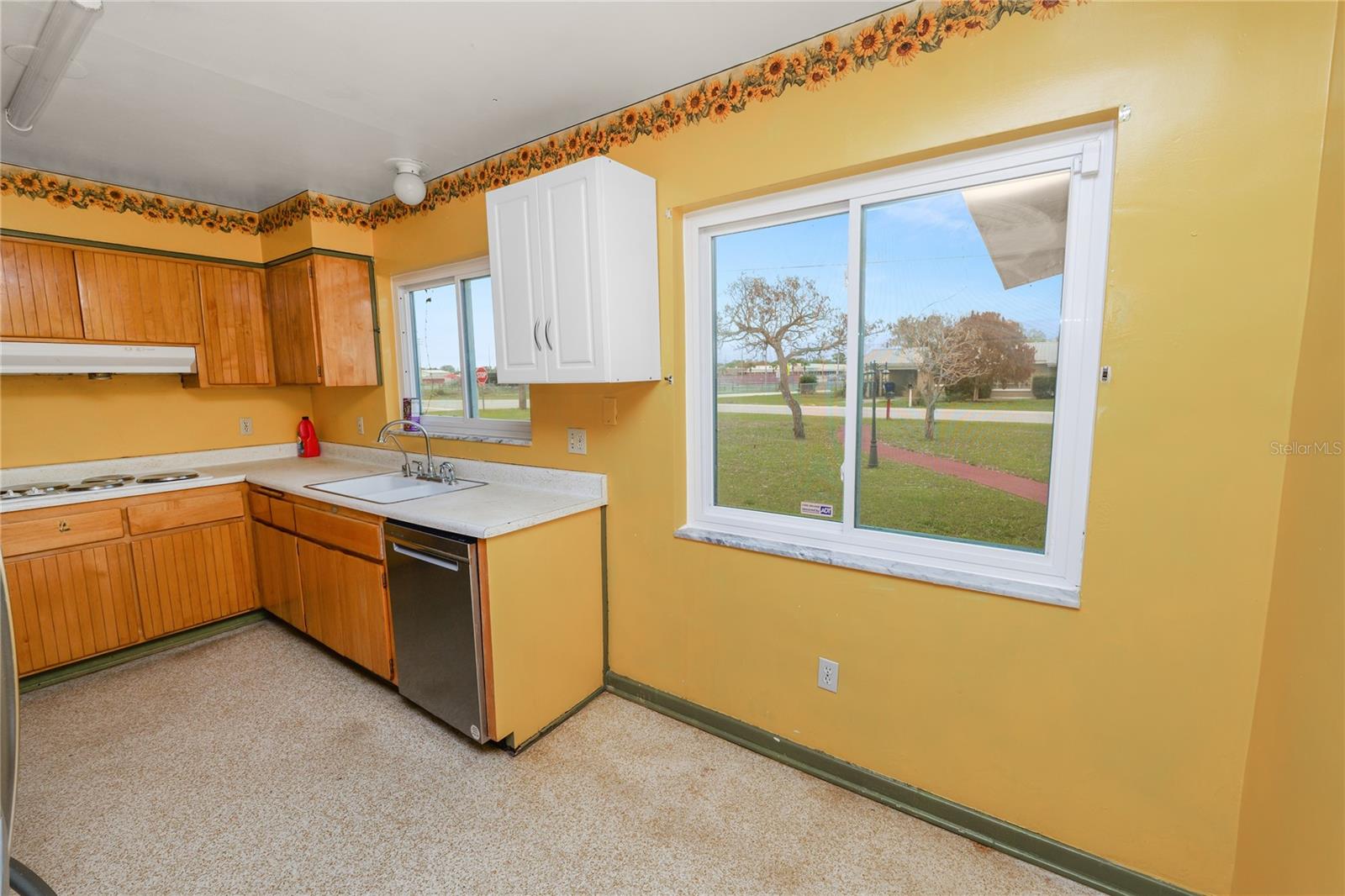 Image 19 of 52 For 800 Canfield Street