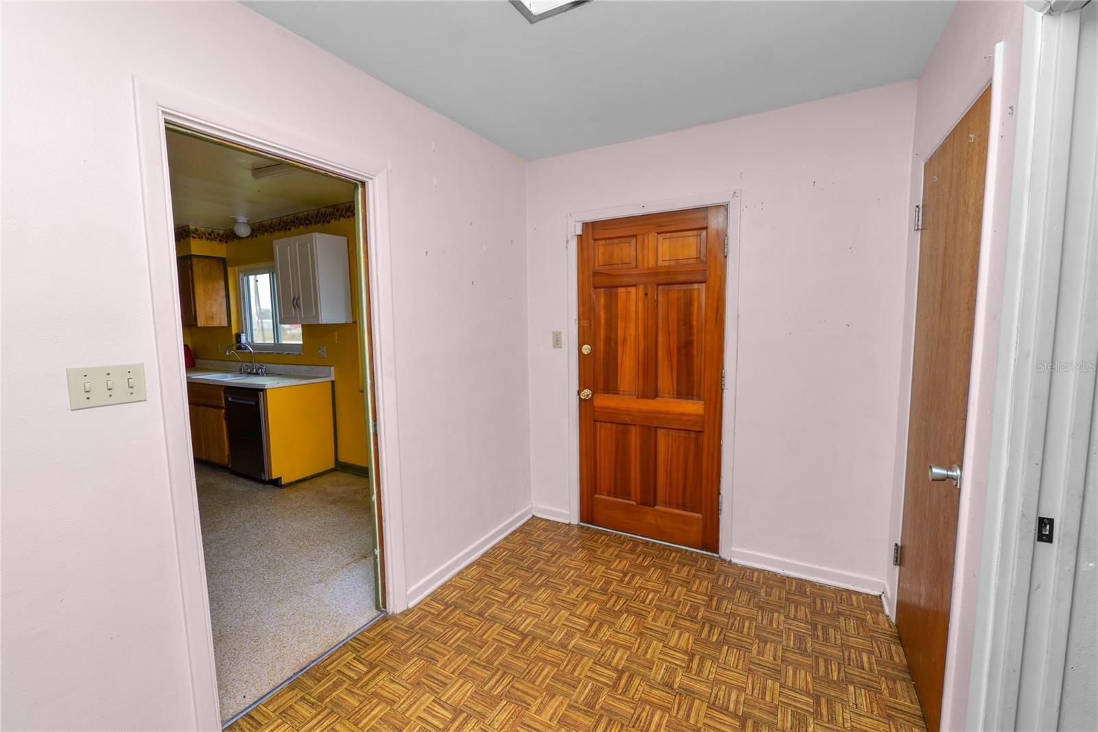 Image 6 of 52 For 800 Canfield Street