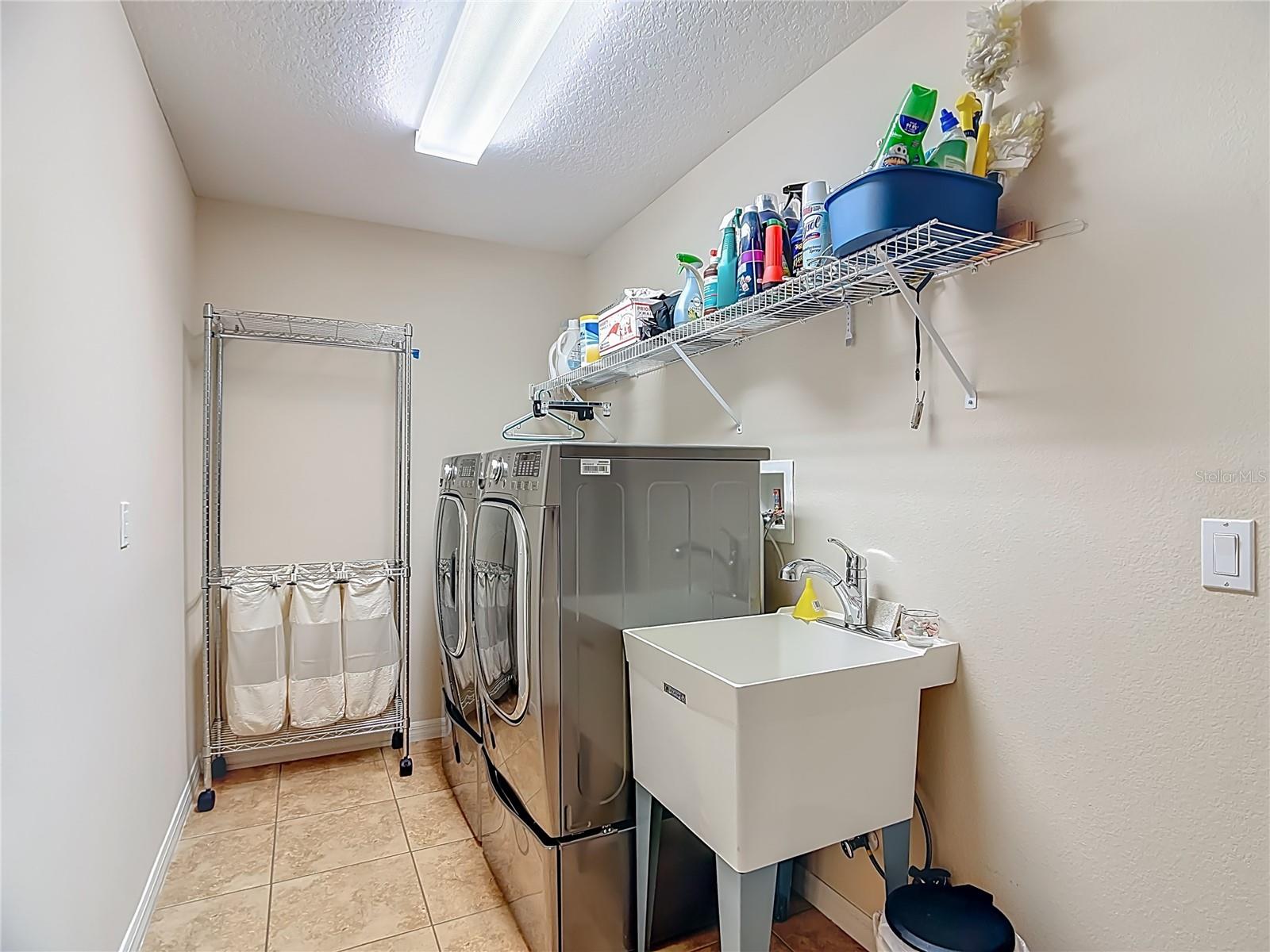 Image 38 of 58 For 277 Magneta Loop