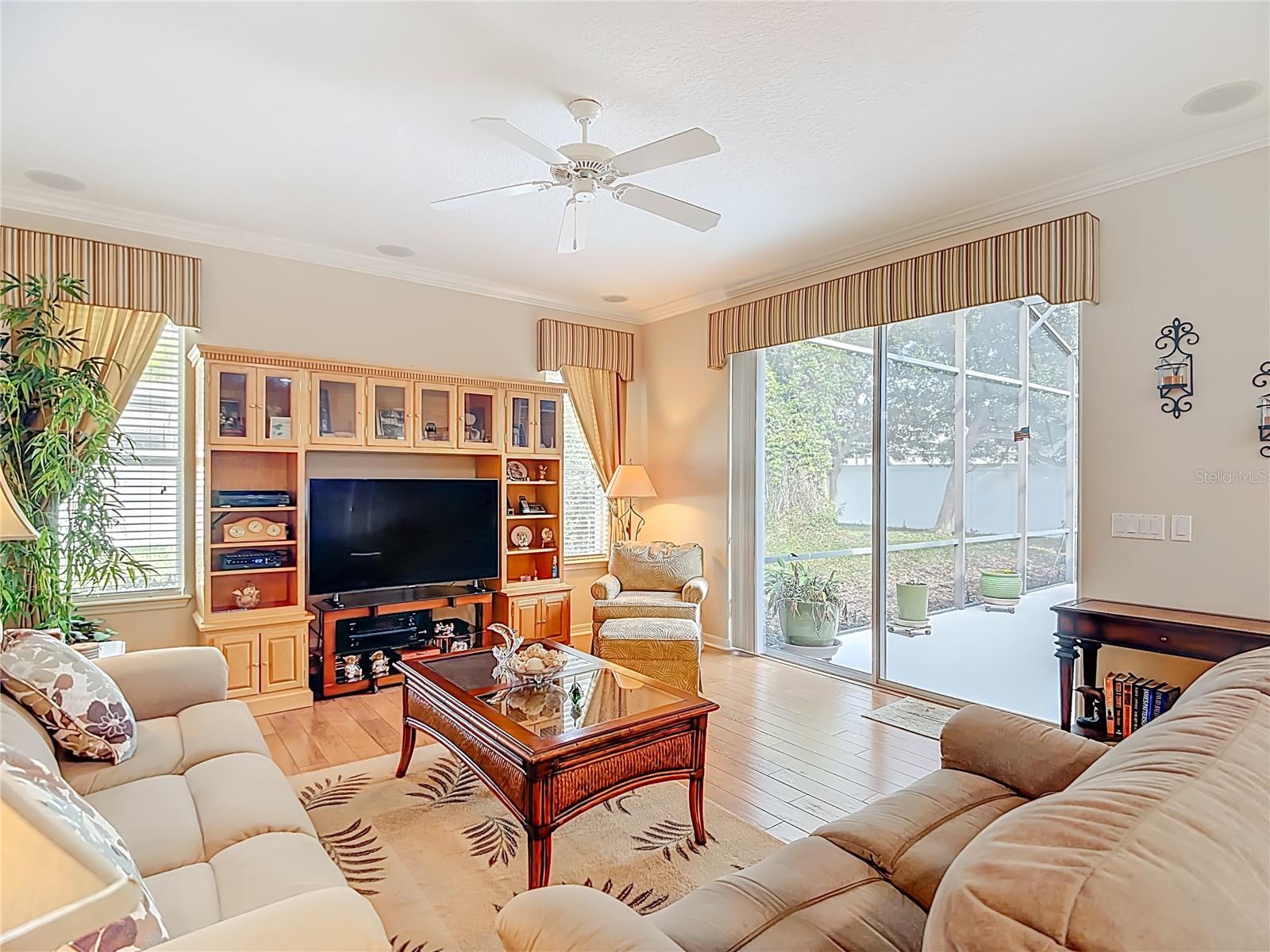 Image 5 of 58 For 277 Magneta Loop