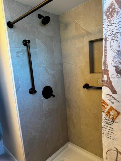 Image 17 of 28 For 1600 Lake Parker Drive B9