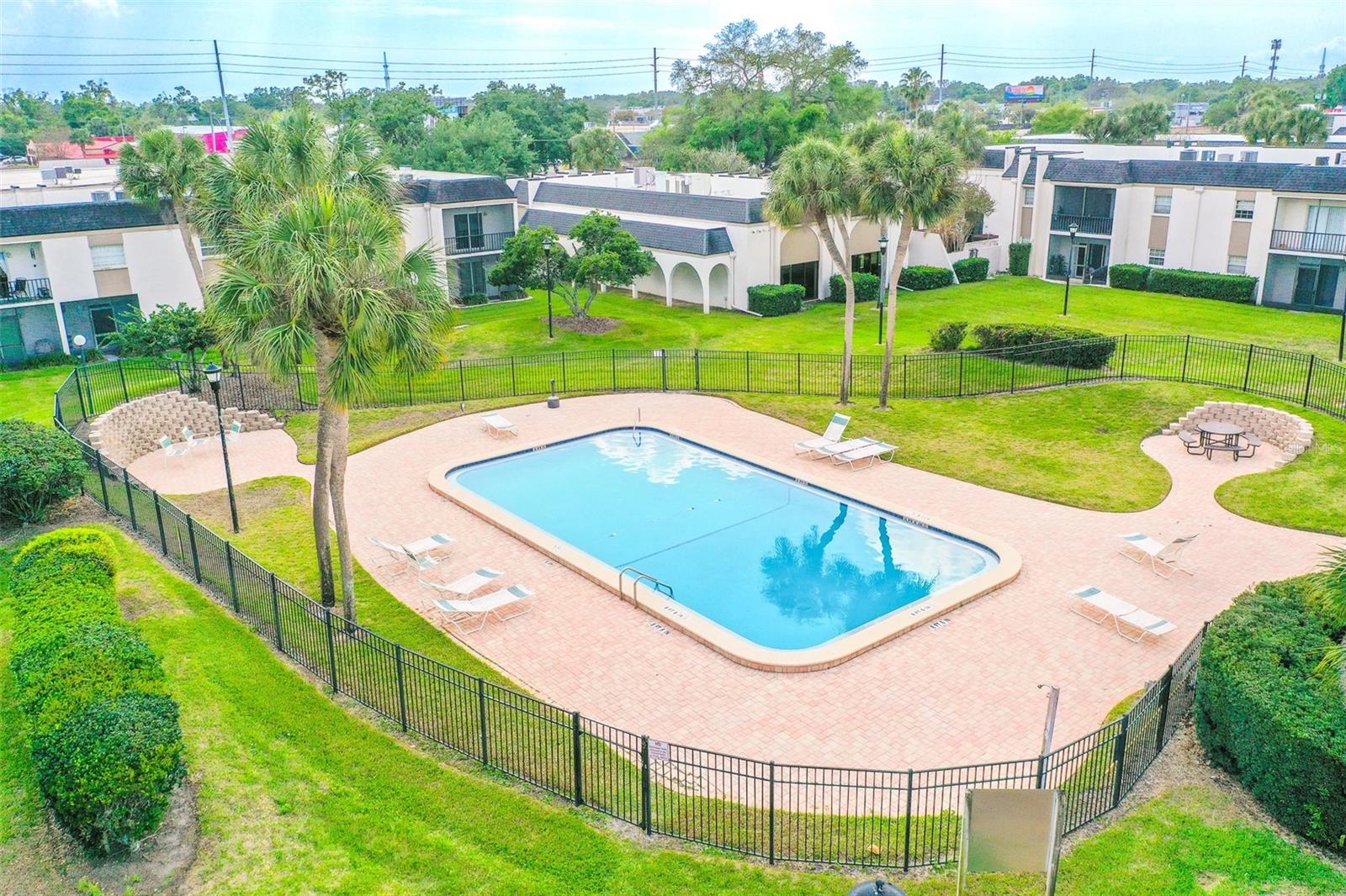 Image 16 of 18 For 709 Russell Lane 222