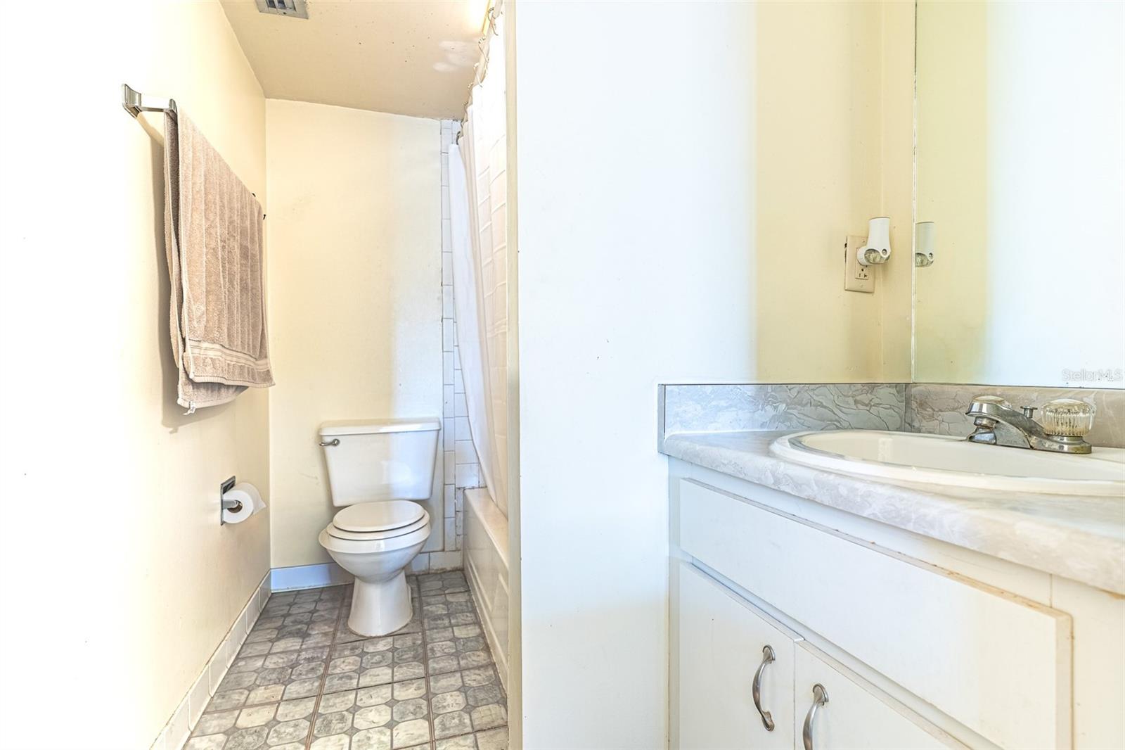 Image 7 of 18 For 709 Russell Lane 222