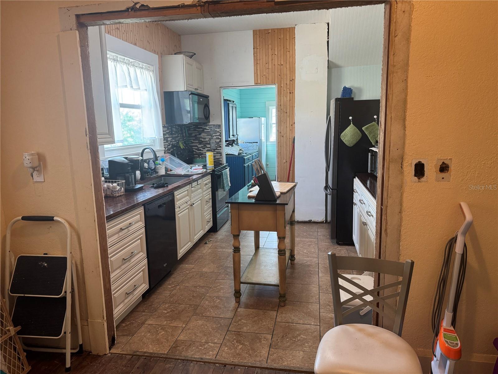 Image 5 of 22 For 131 2nd Street